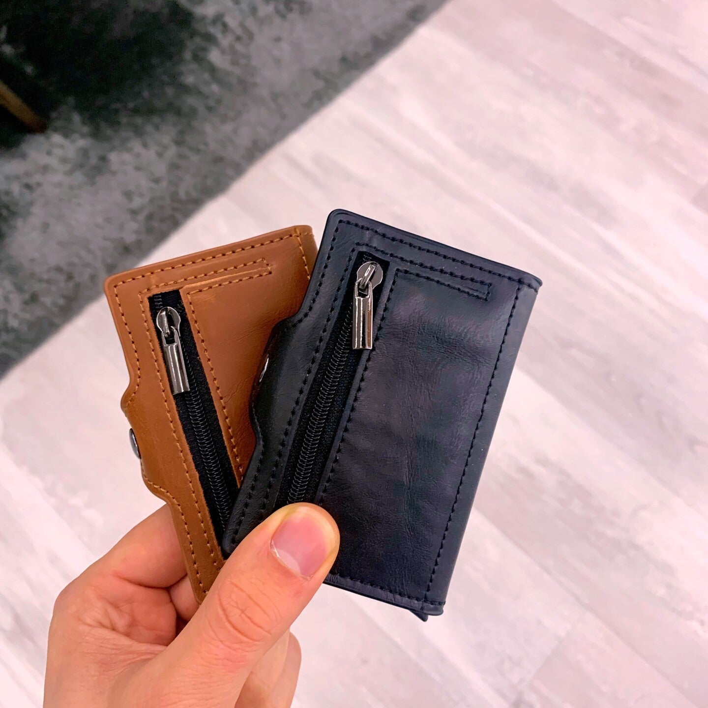 Porta cartões  com fecho de mola