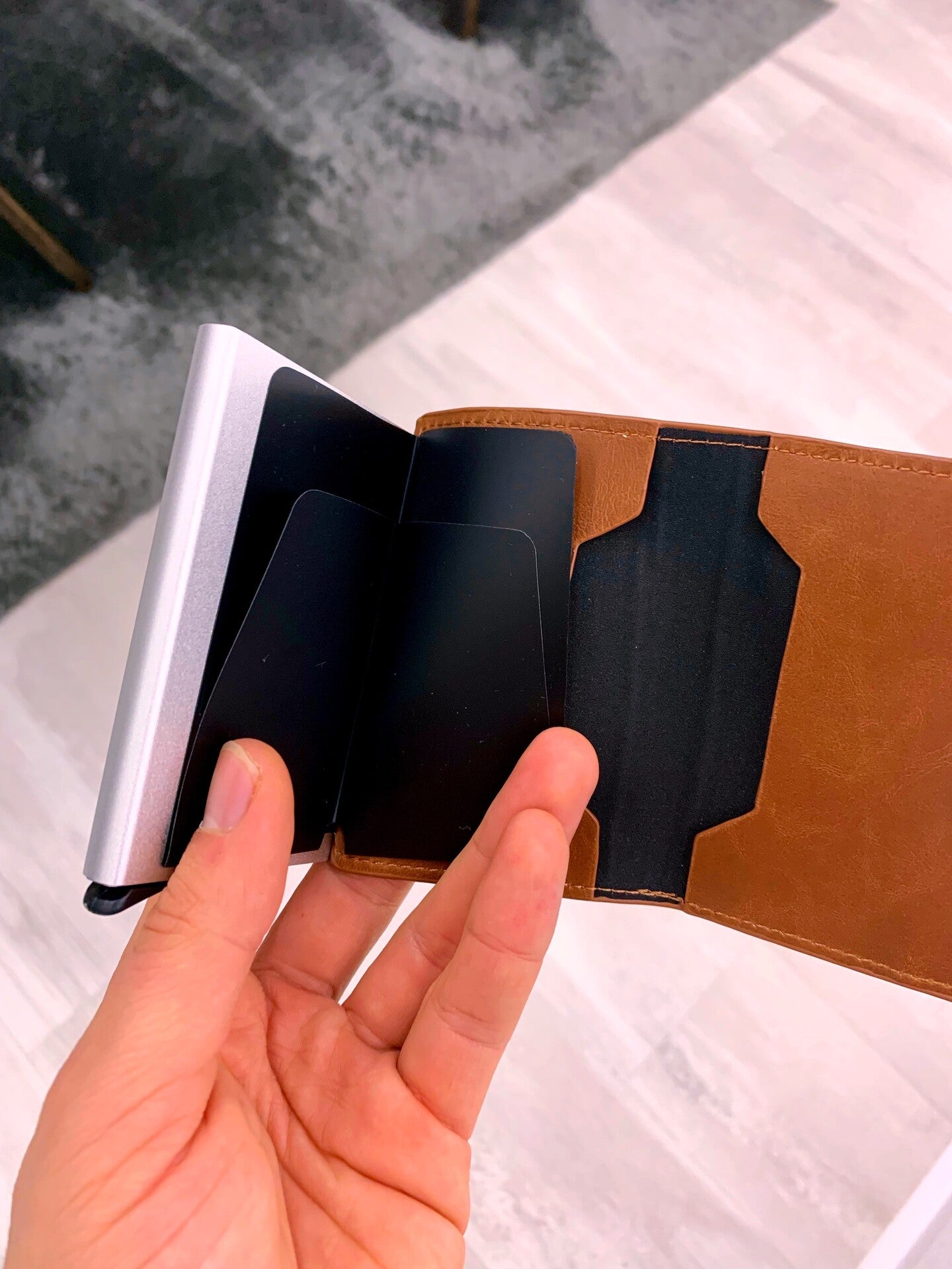 Porta cartões  com fecho de mola