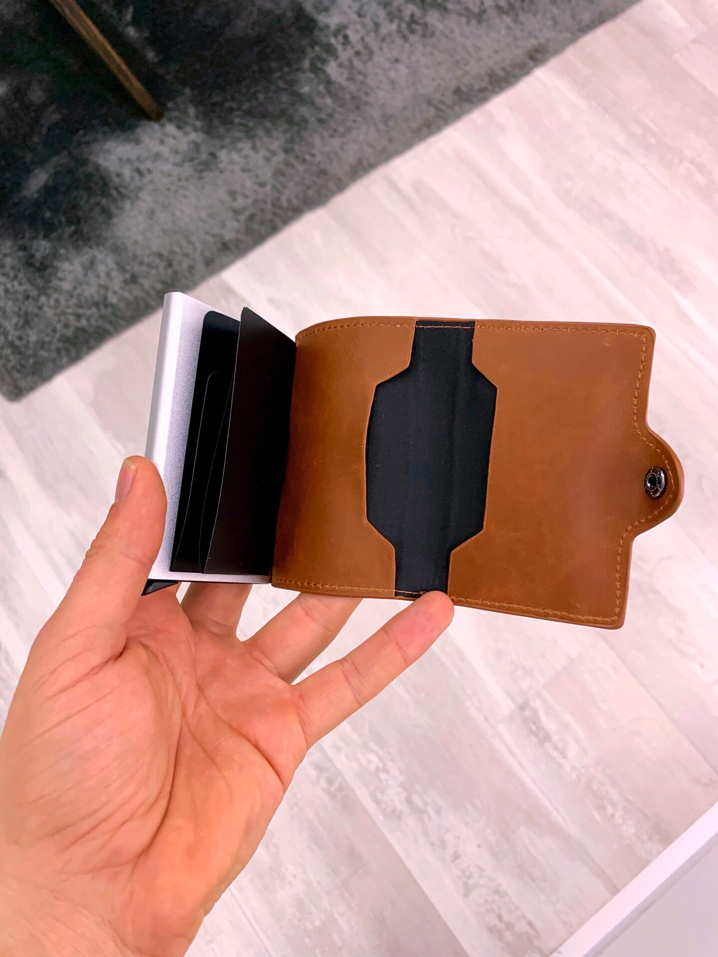 Porta cartões  com fecho de mola