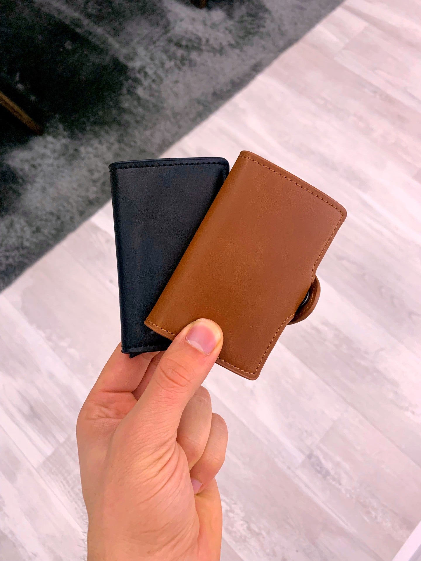 Porta cartões  com fecho de mola