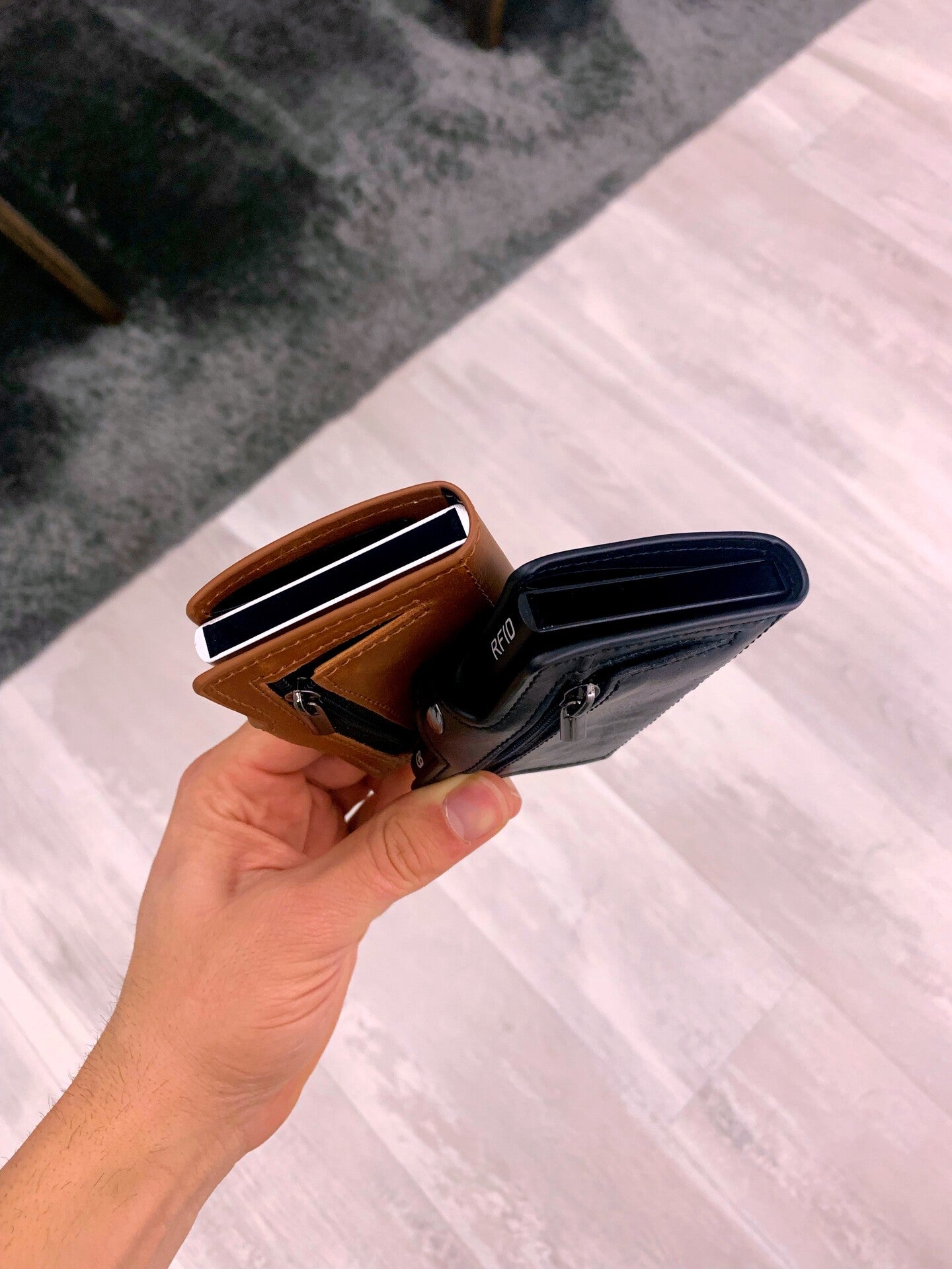 Porta cartões  com fecho de mola