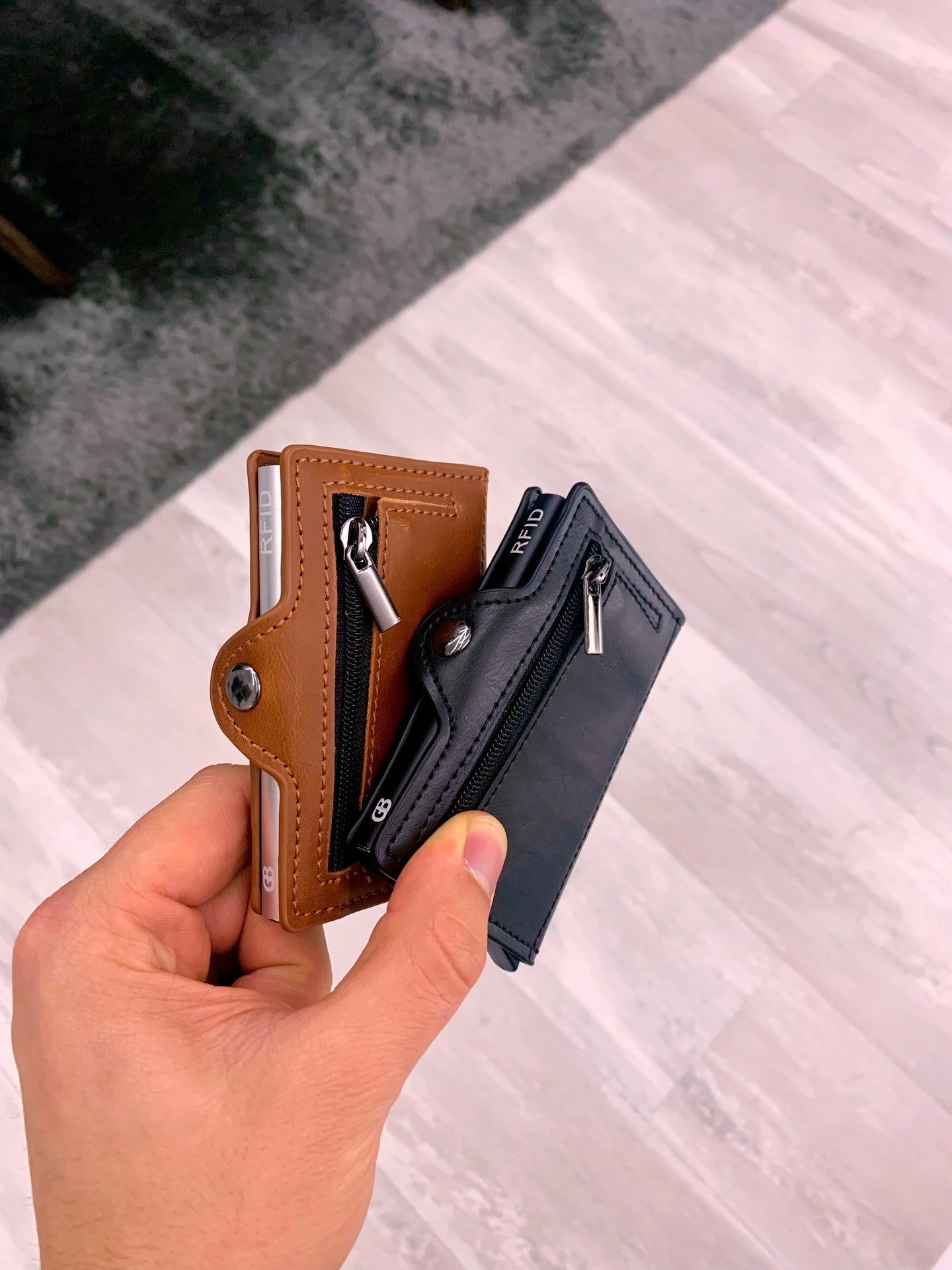 Porta cartões  com fecho de mola