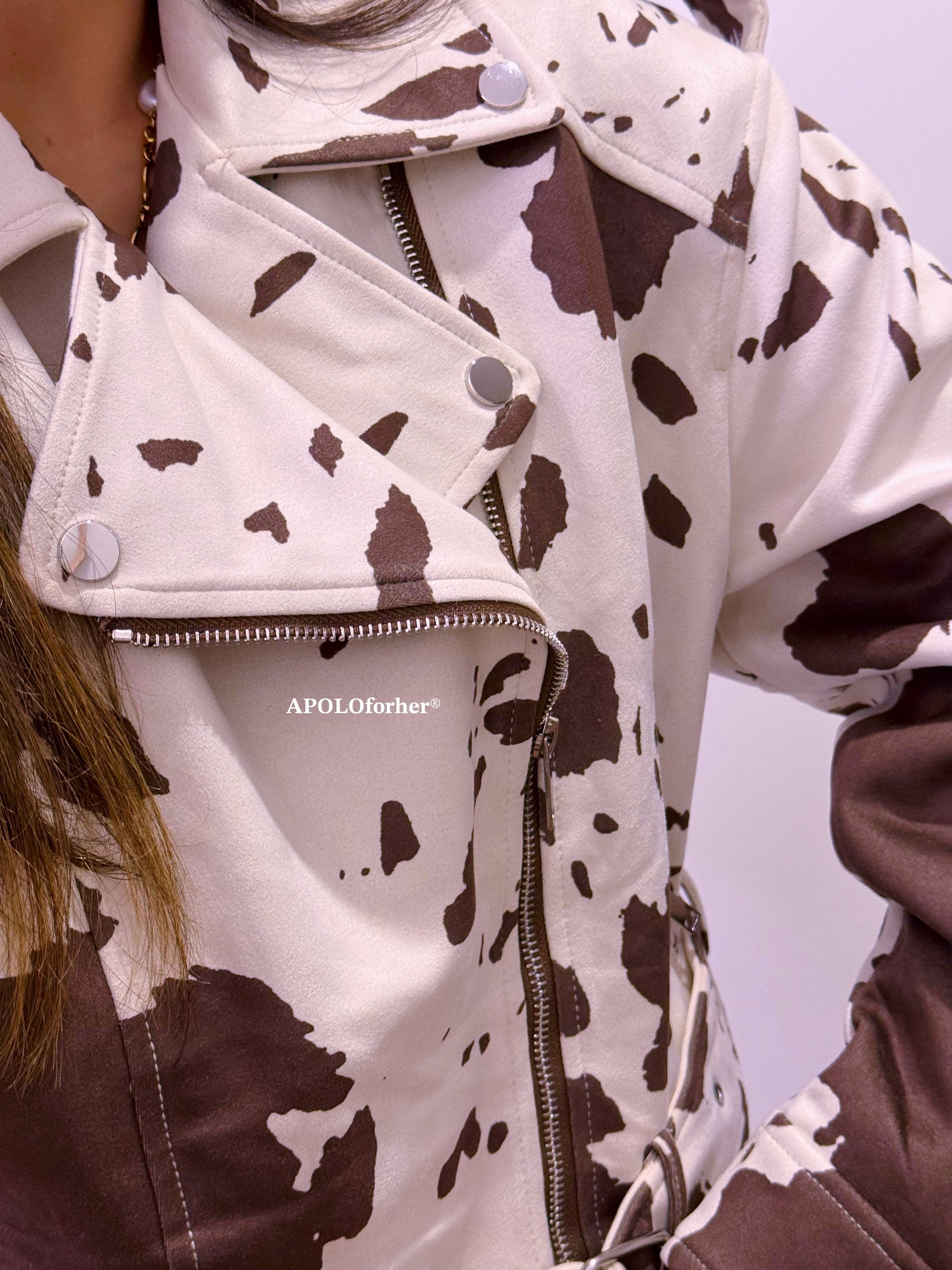 Casaco cropped em pele de pêssego | Animal print