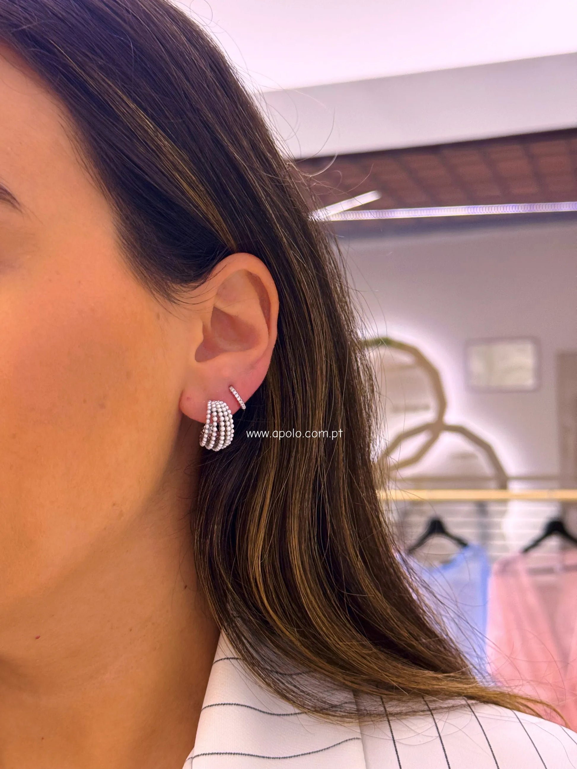 Argolas preenchidas com filas de pérolas | 2 cores