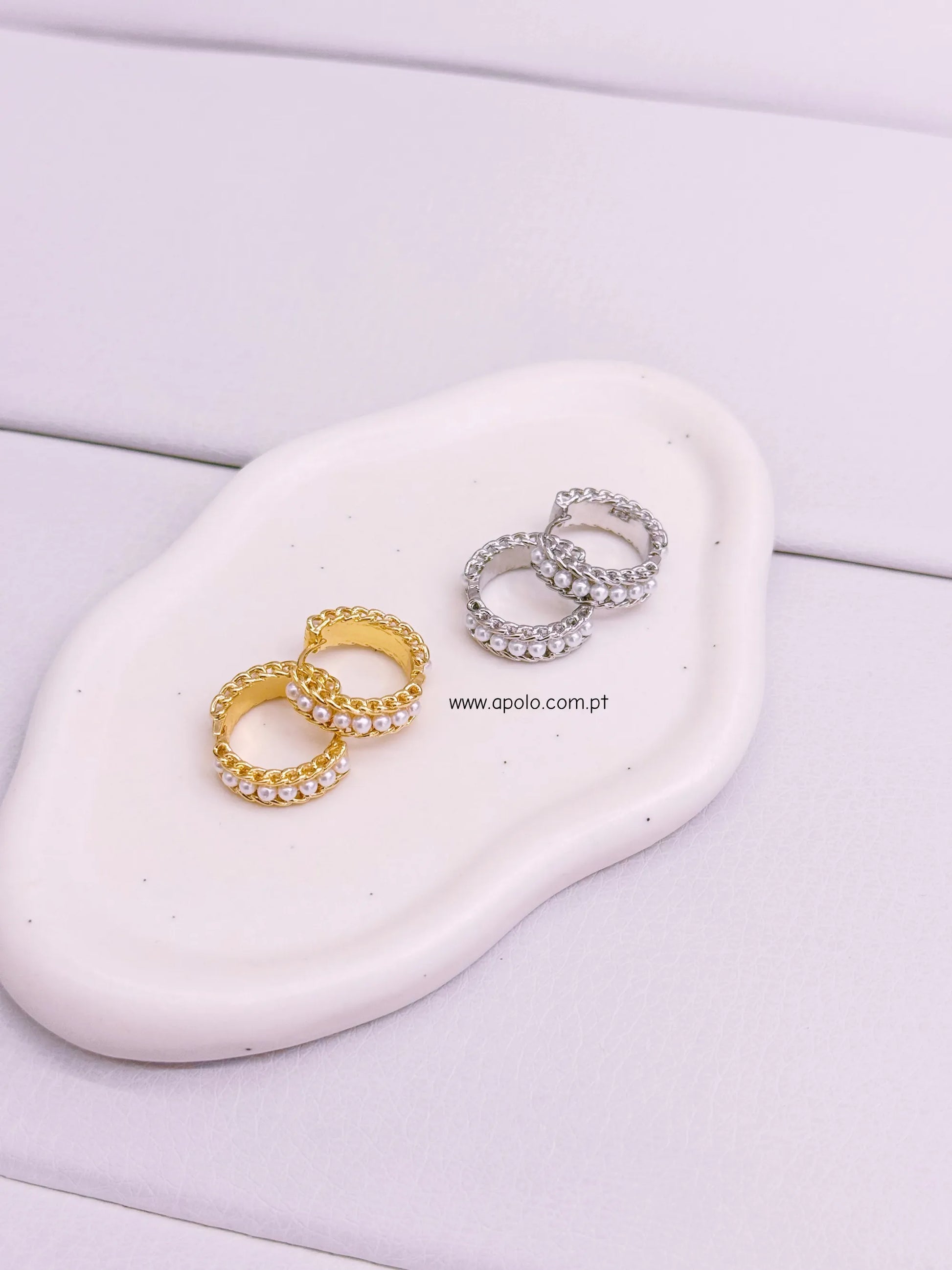 Argolas efeito corrente com fila de pérolas | 2 cores