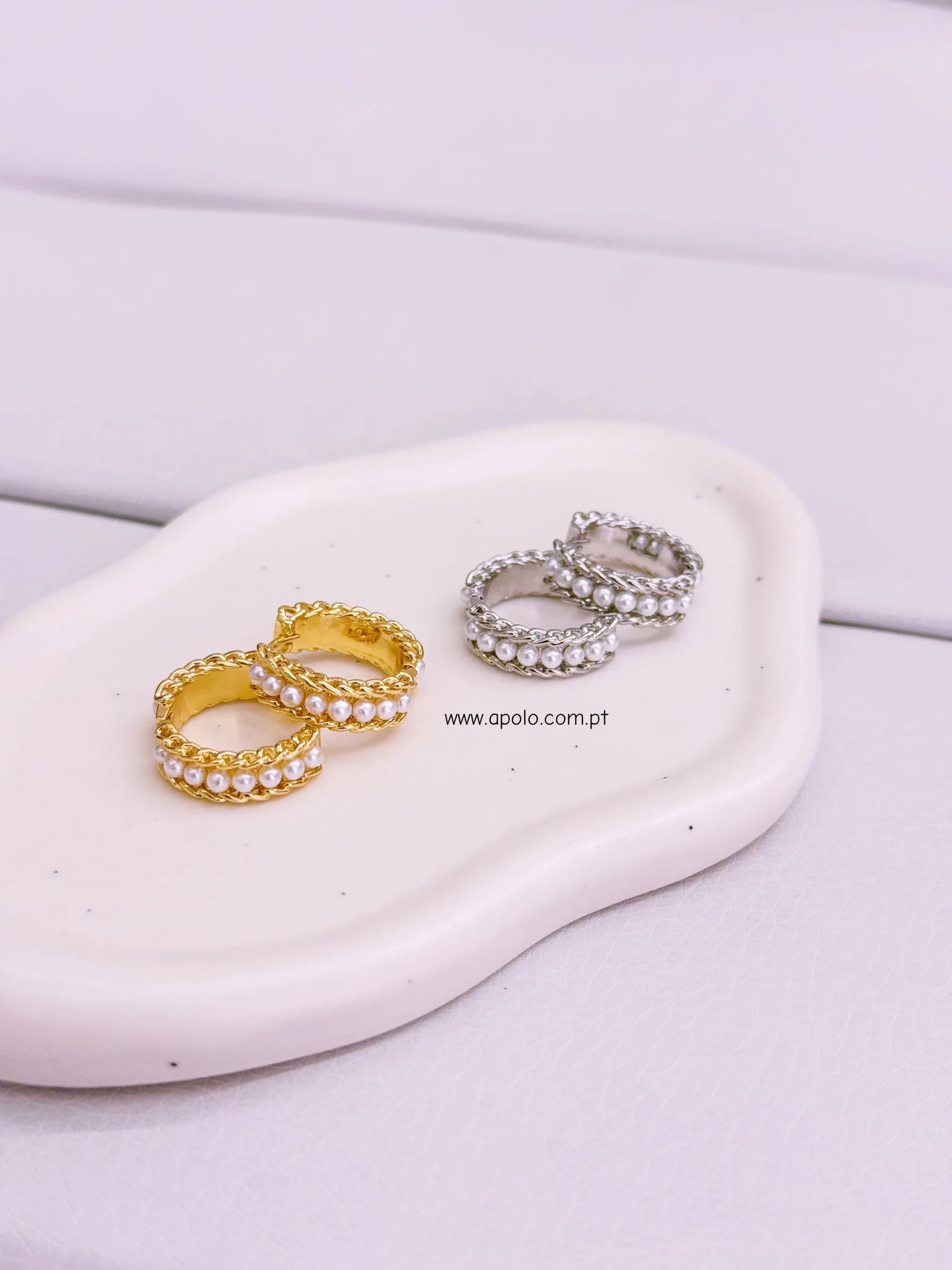 Argolas efeito corrente com fila de pérolas | 2 cores