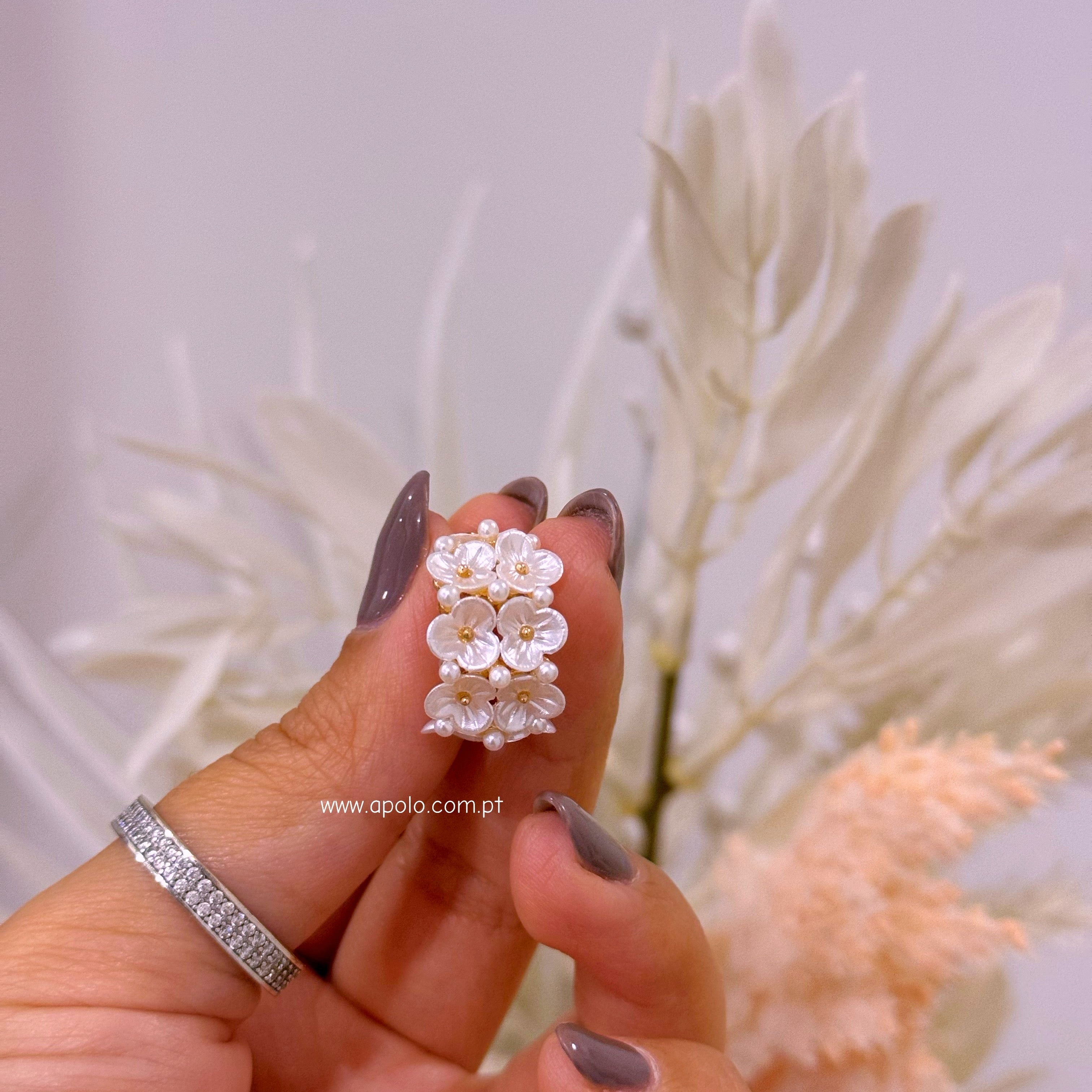Argolas com flores e mini pérolas | Dourado