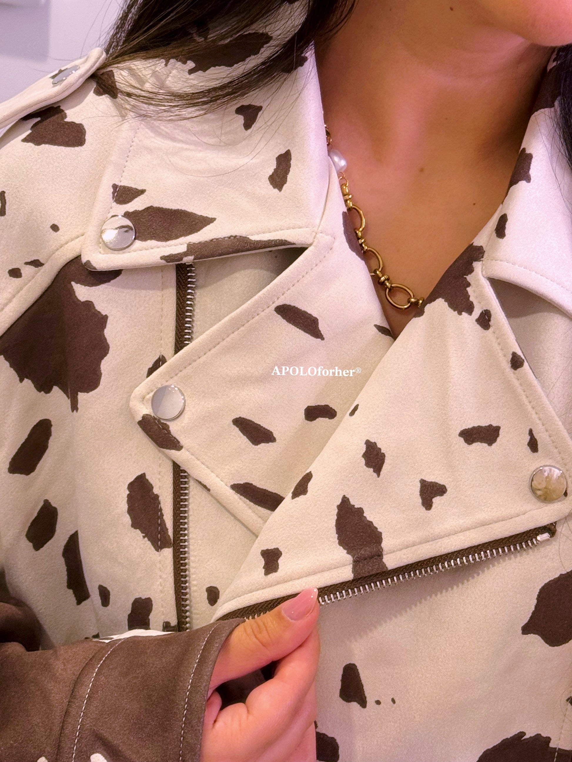 Casaco cropped em pele de pêssego | Animal print