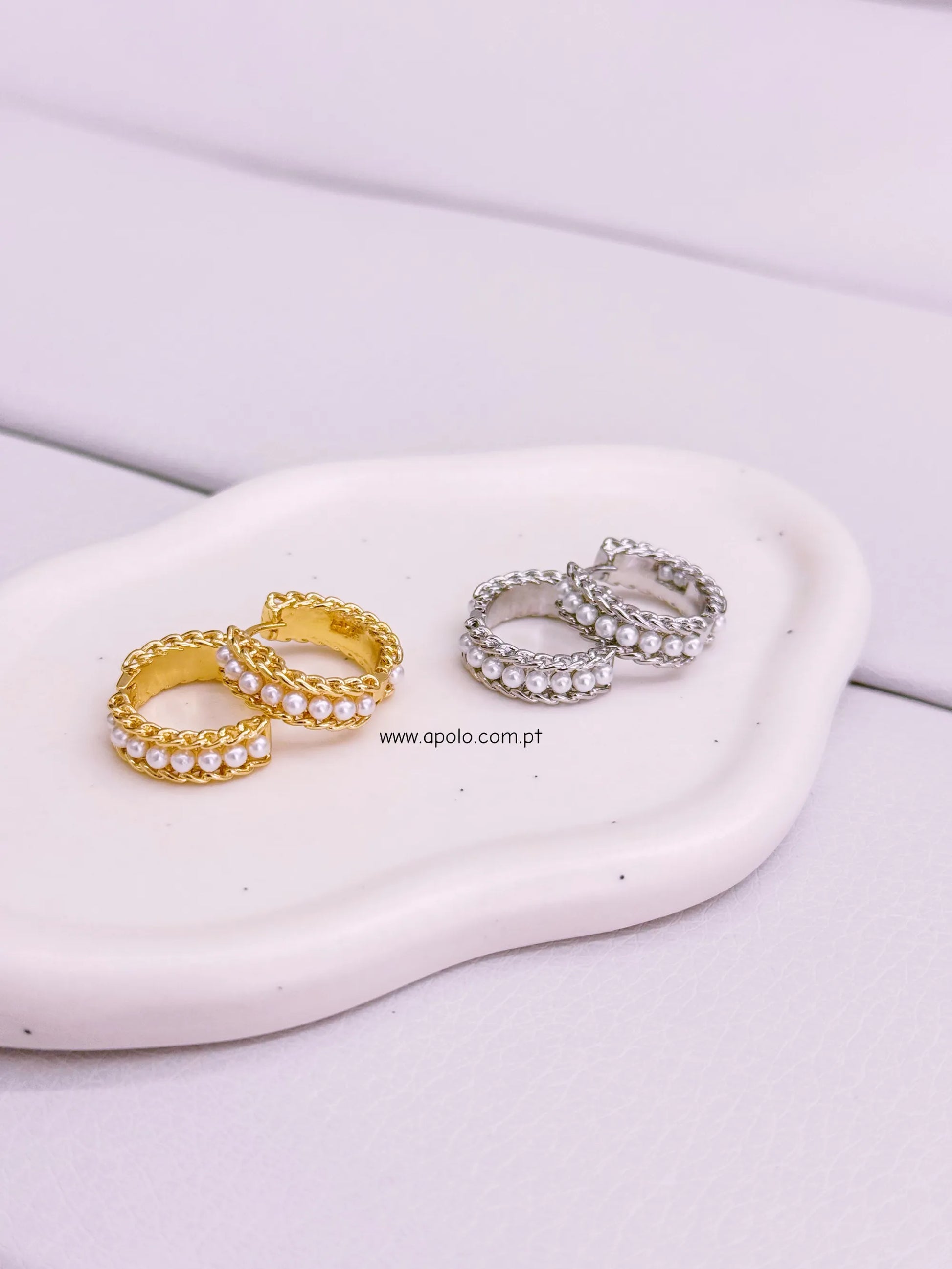 Argolas efeito corrente com fila de pérolas | 2 cores