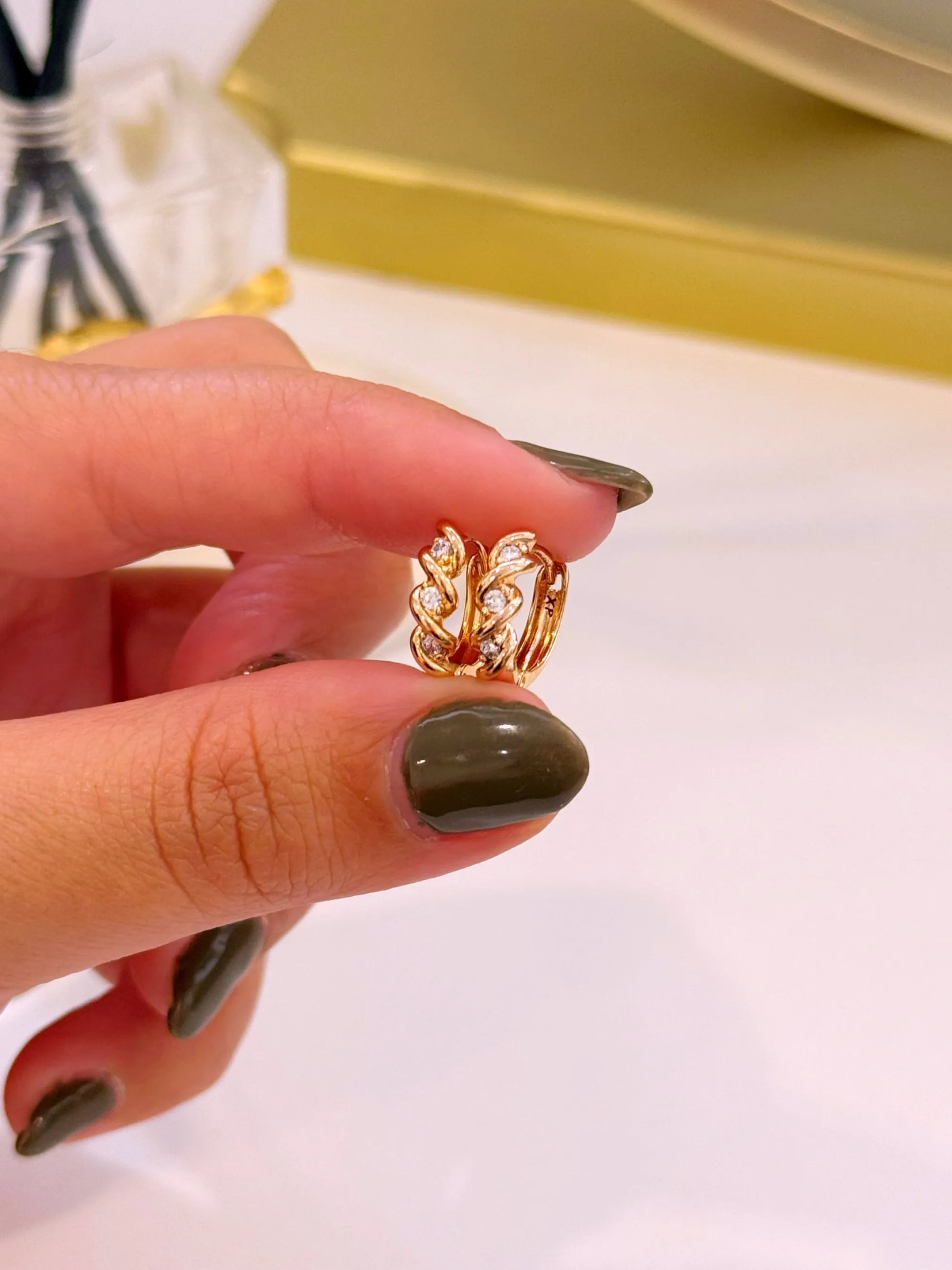 Argolinhas efeito torcido com brilhantes | Rose Gold