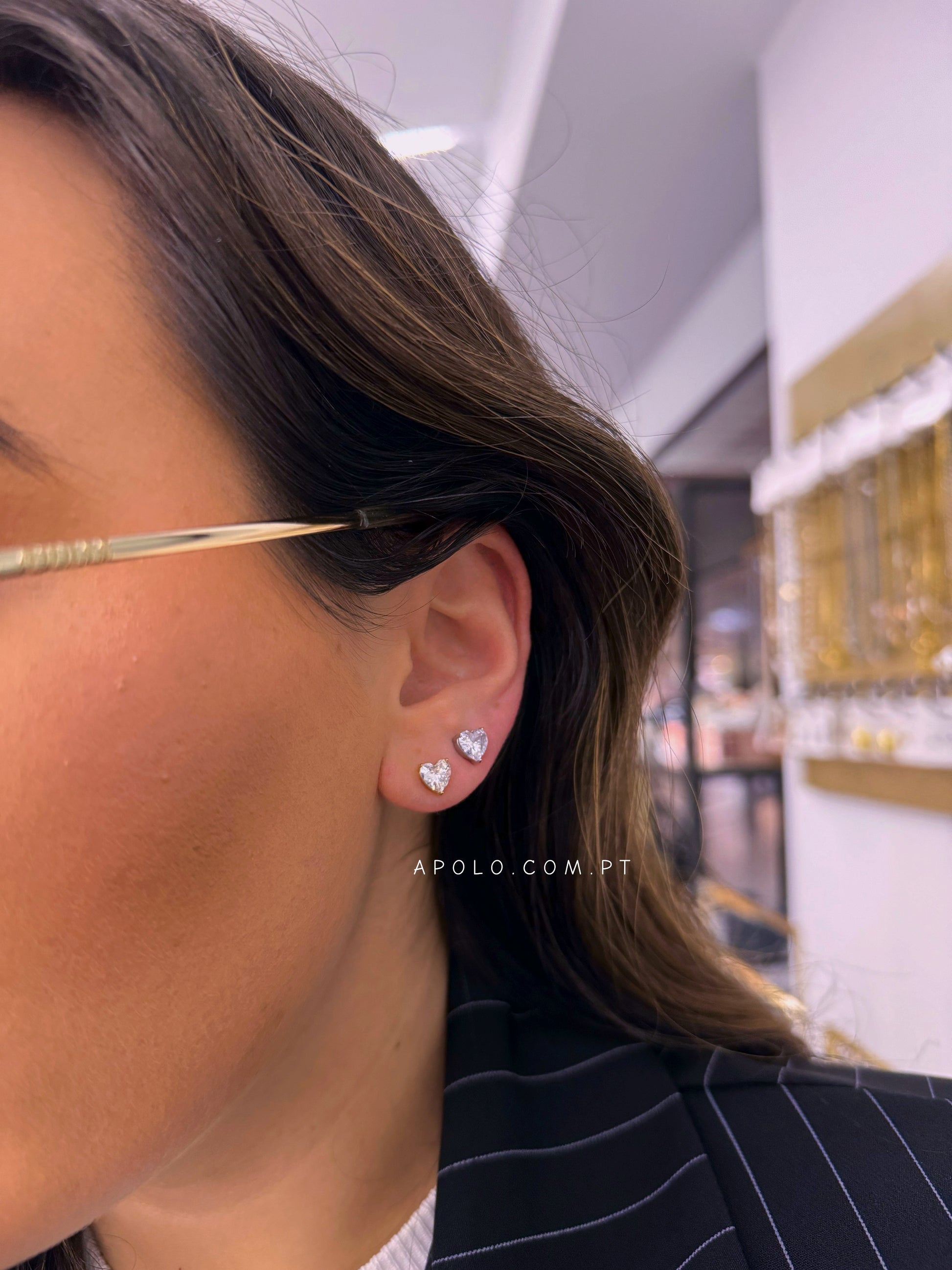 Mini brincos brilhantes com formato de coração | 2 Cores