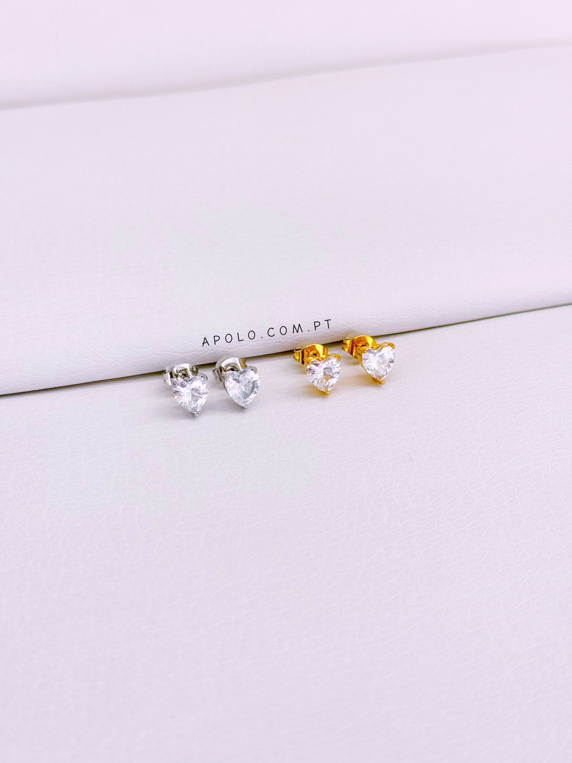 Mini brincos brilhantes com formato de coração | 2 Cores