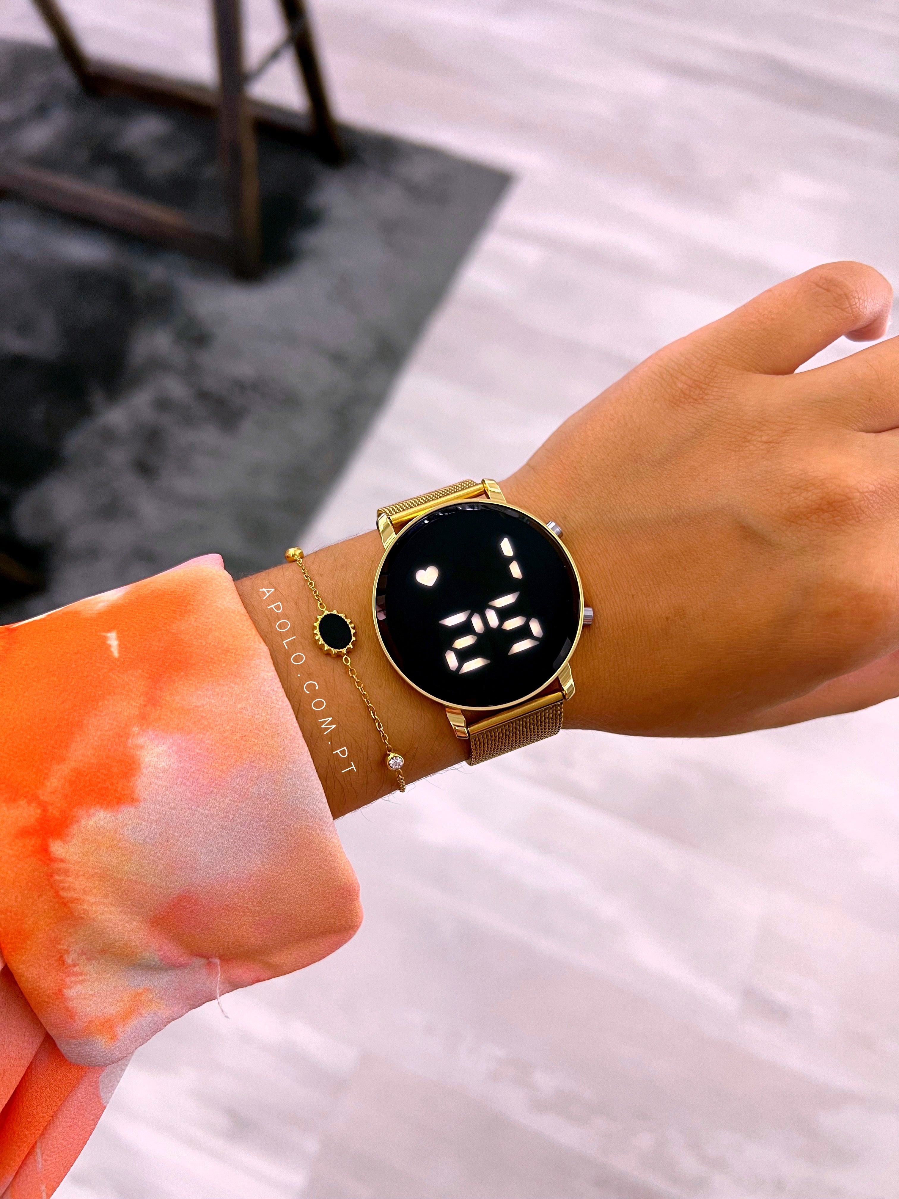 Relógio digital bracelete simples | Dourado