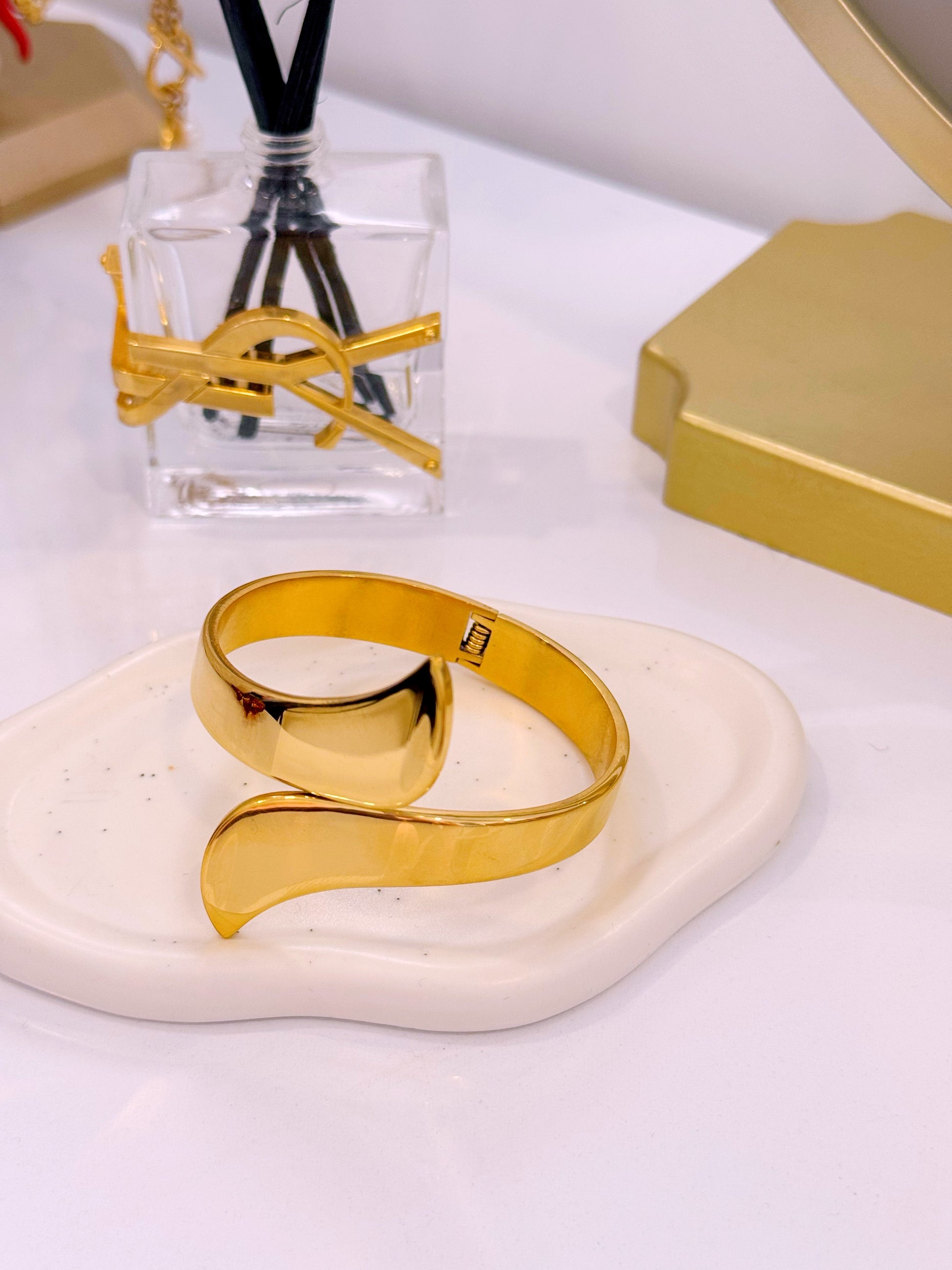 Pulseira maxi rígida lisa | Dourado