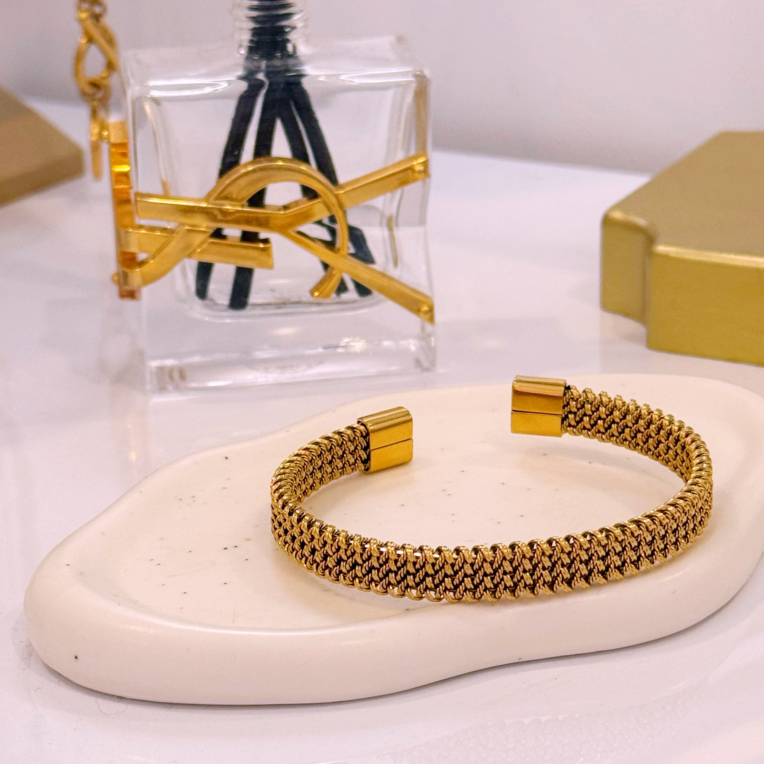 Pulseira rígida malha entrançada | Dourado