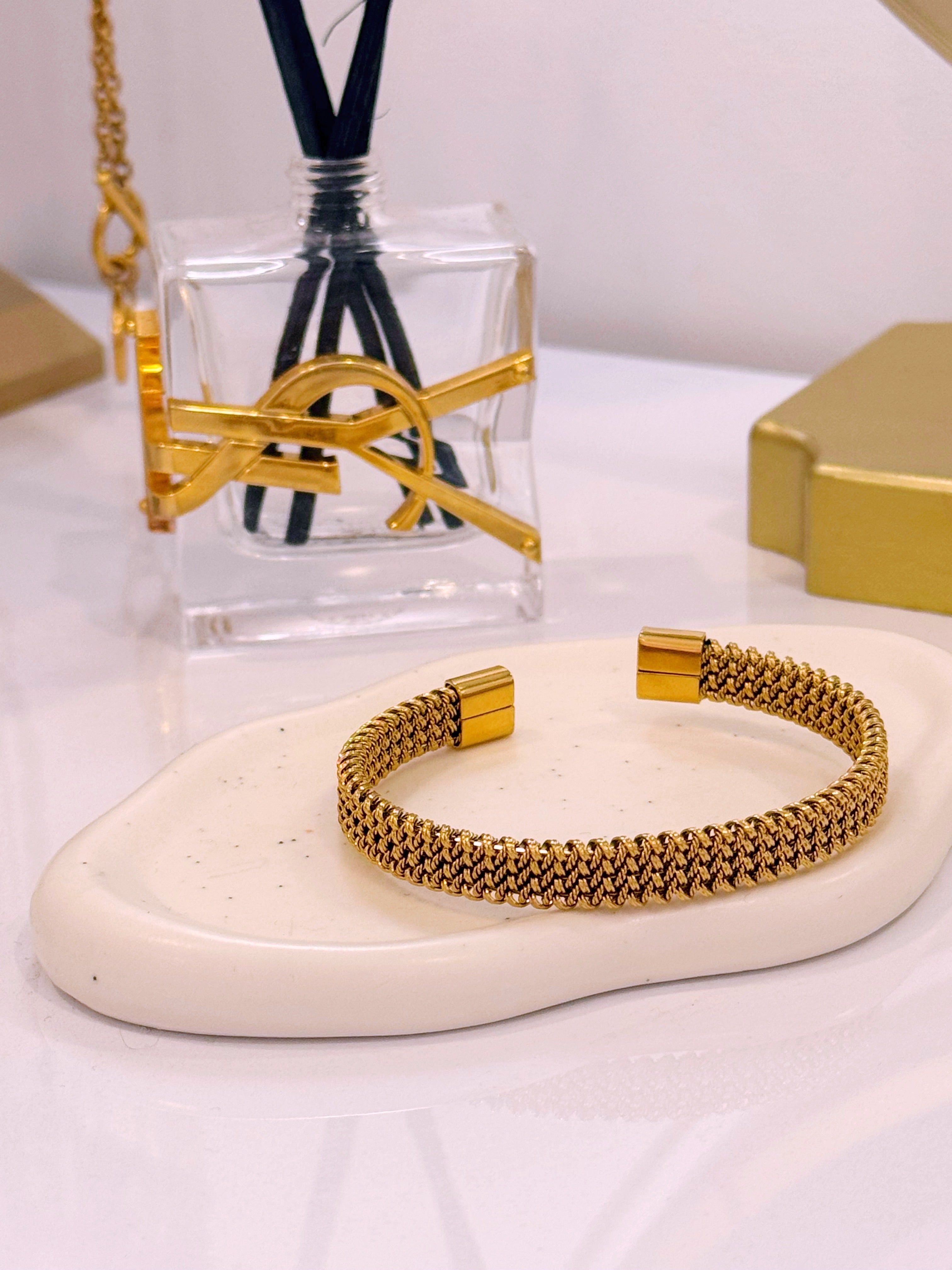 Pulseira rígida malha entrançada | Dourado