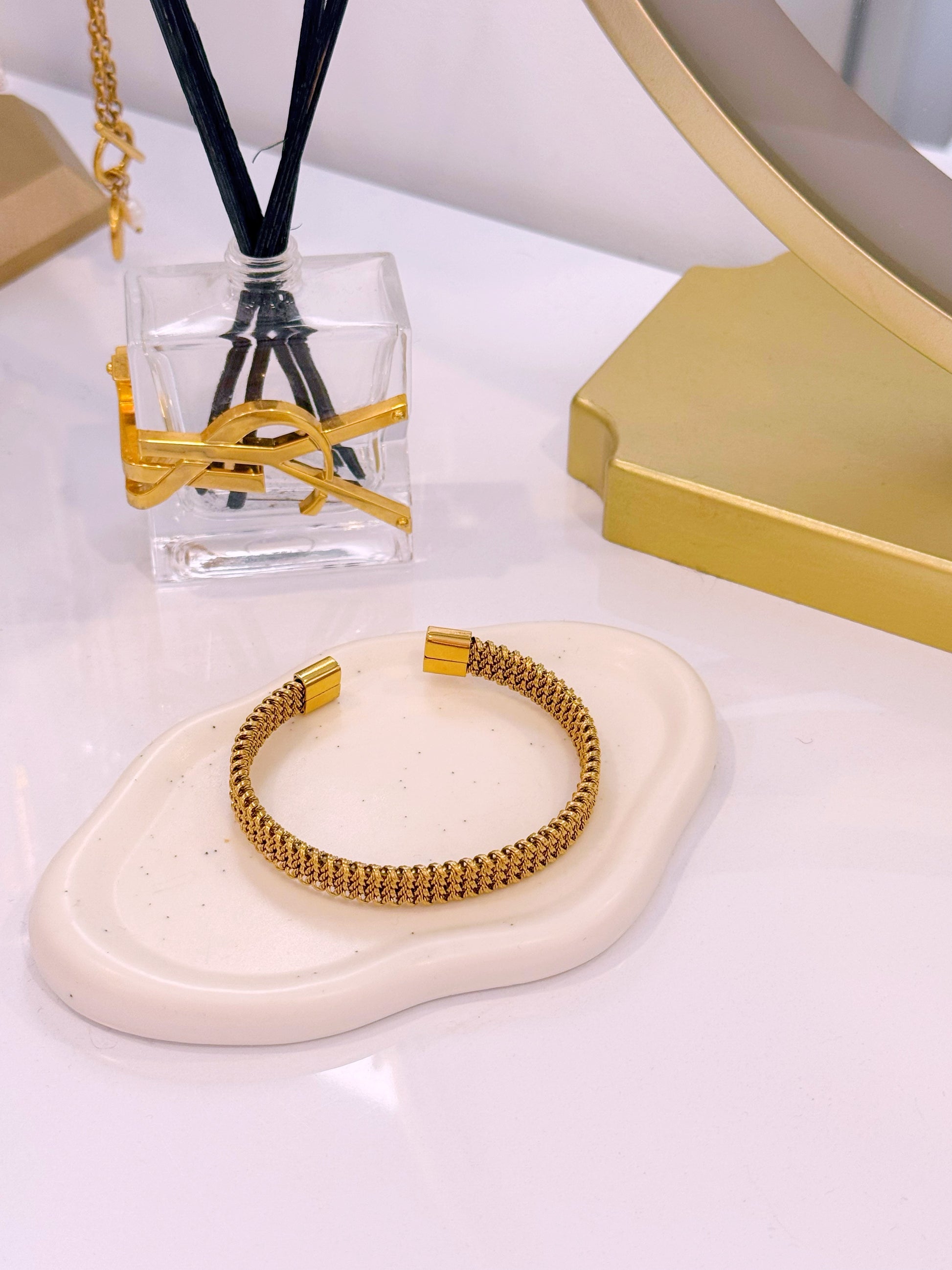 Pulseira rígida malha entrançada | Dourado