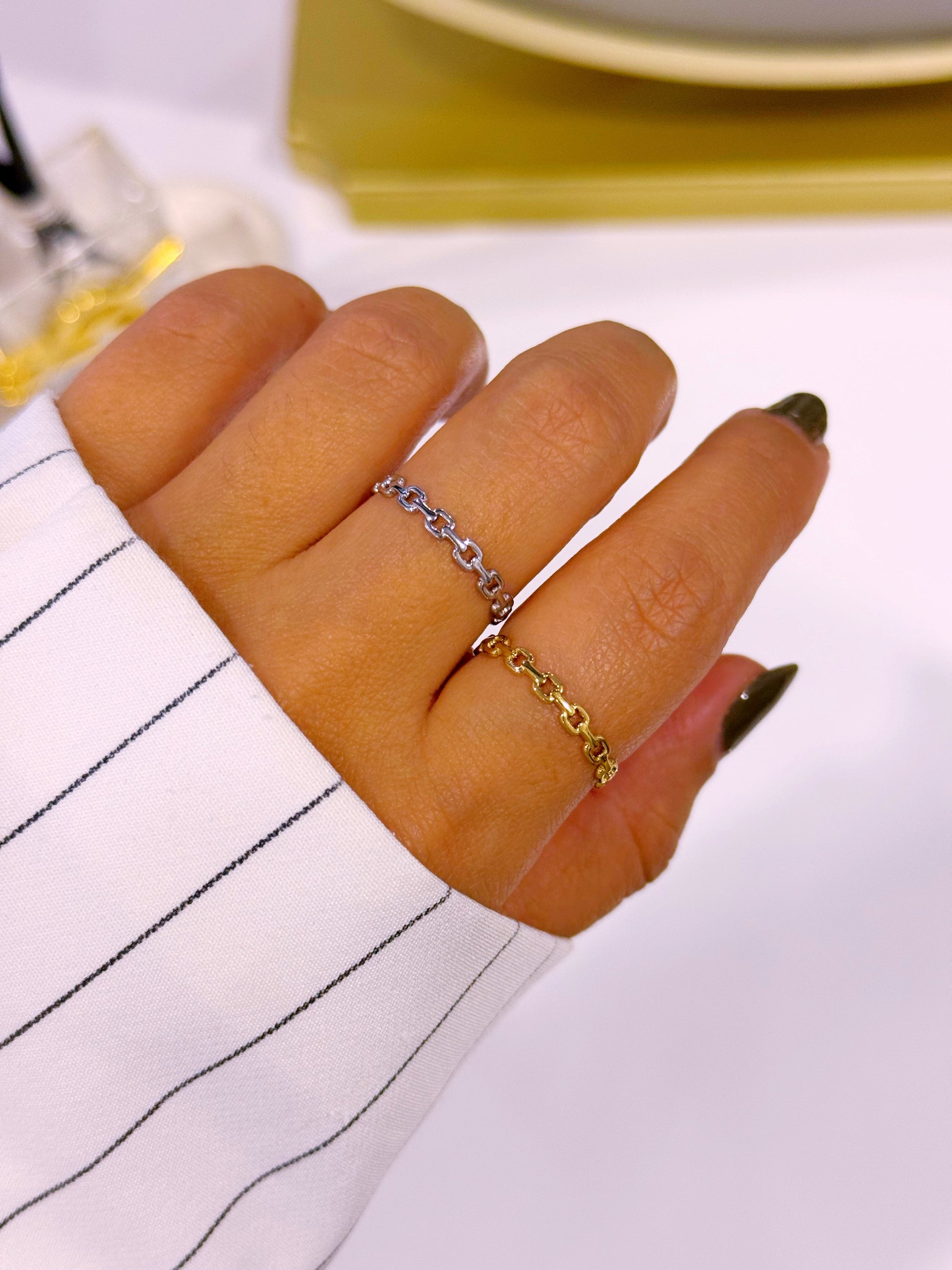 Anel ajustável fino em corrente de quadradinhos | 2 cores