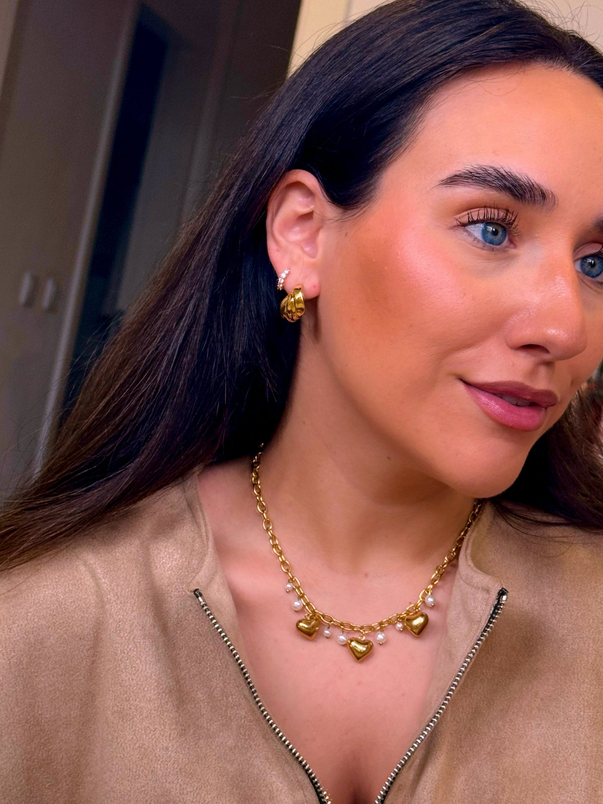 Colar com pérolas e corações em pendente | Dourado