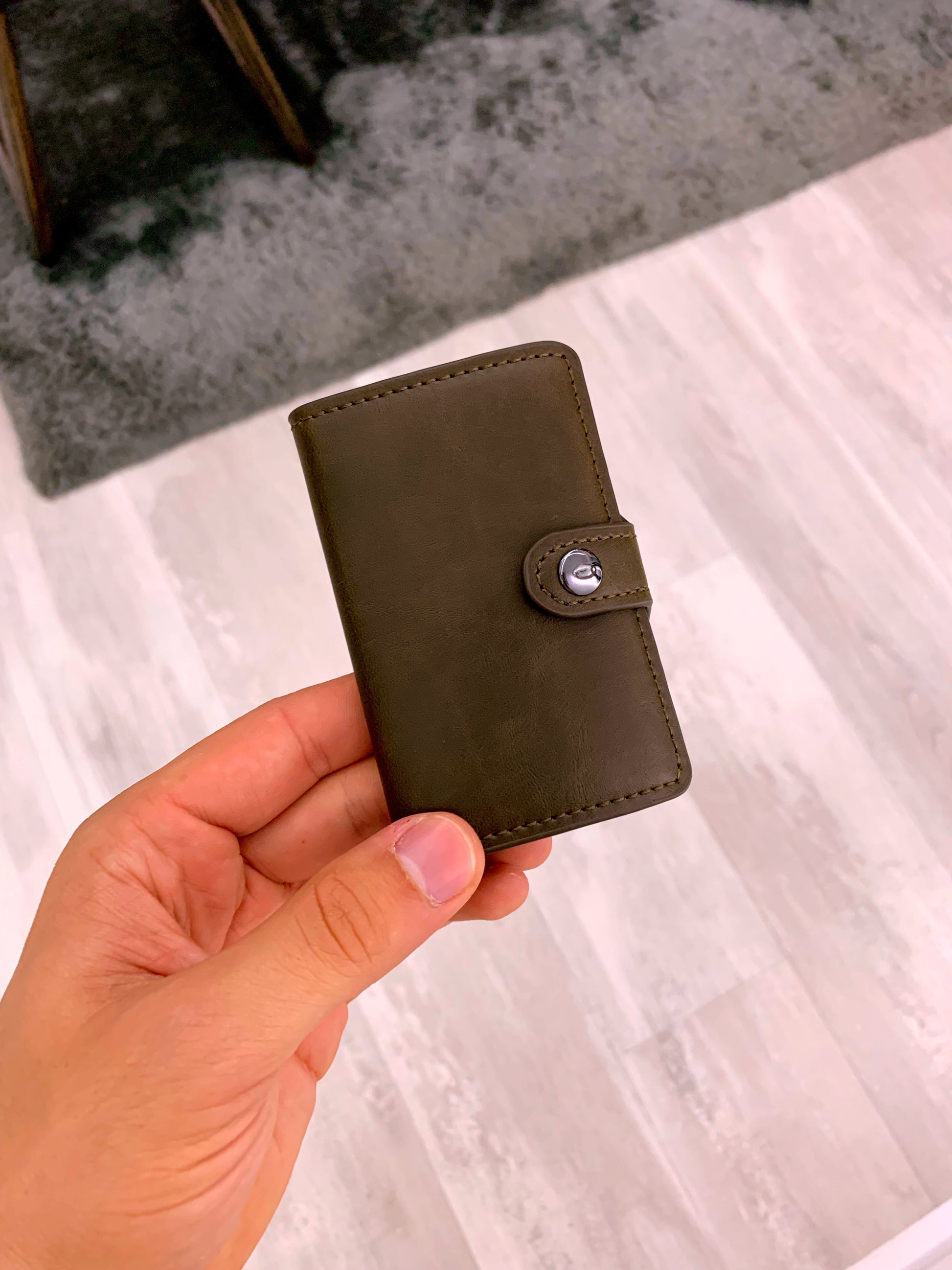 Porta cartões com fecho de mola