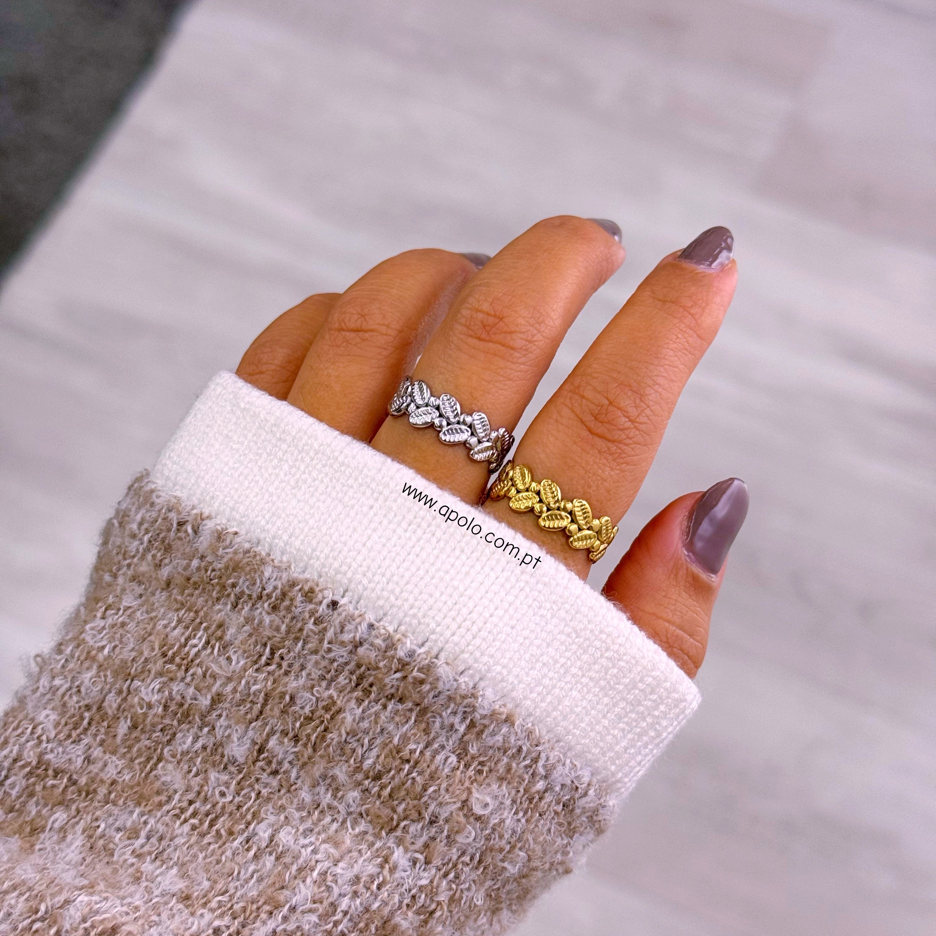 Anel ajustável efeito folhinhas com relevos e bolinhas | 2 cores