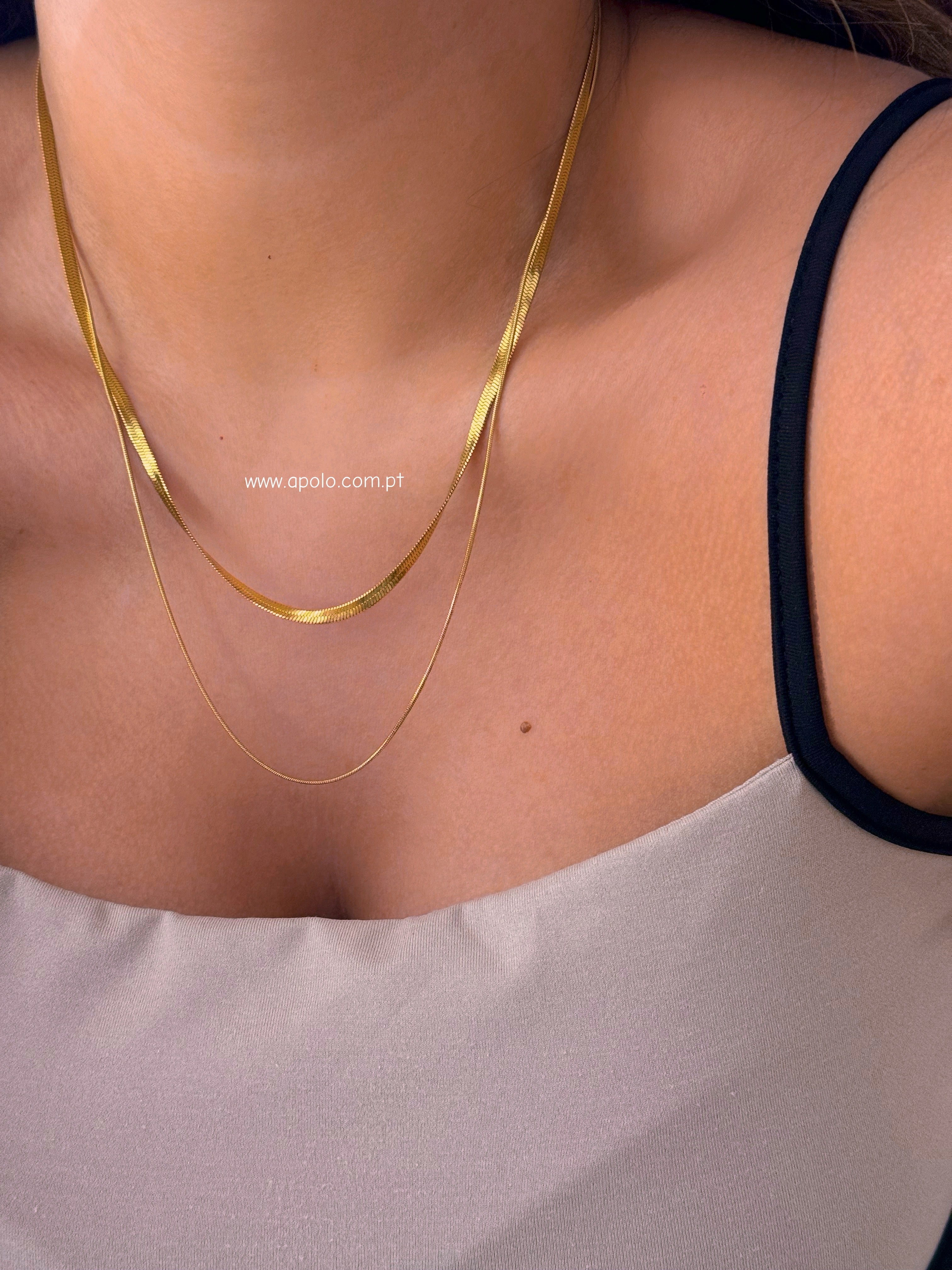 Colar efeito duplo com malha achatada e redonda fininha | Dourado