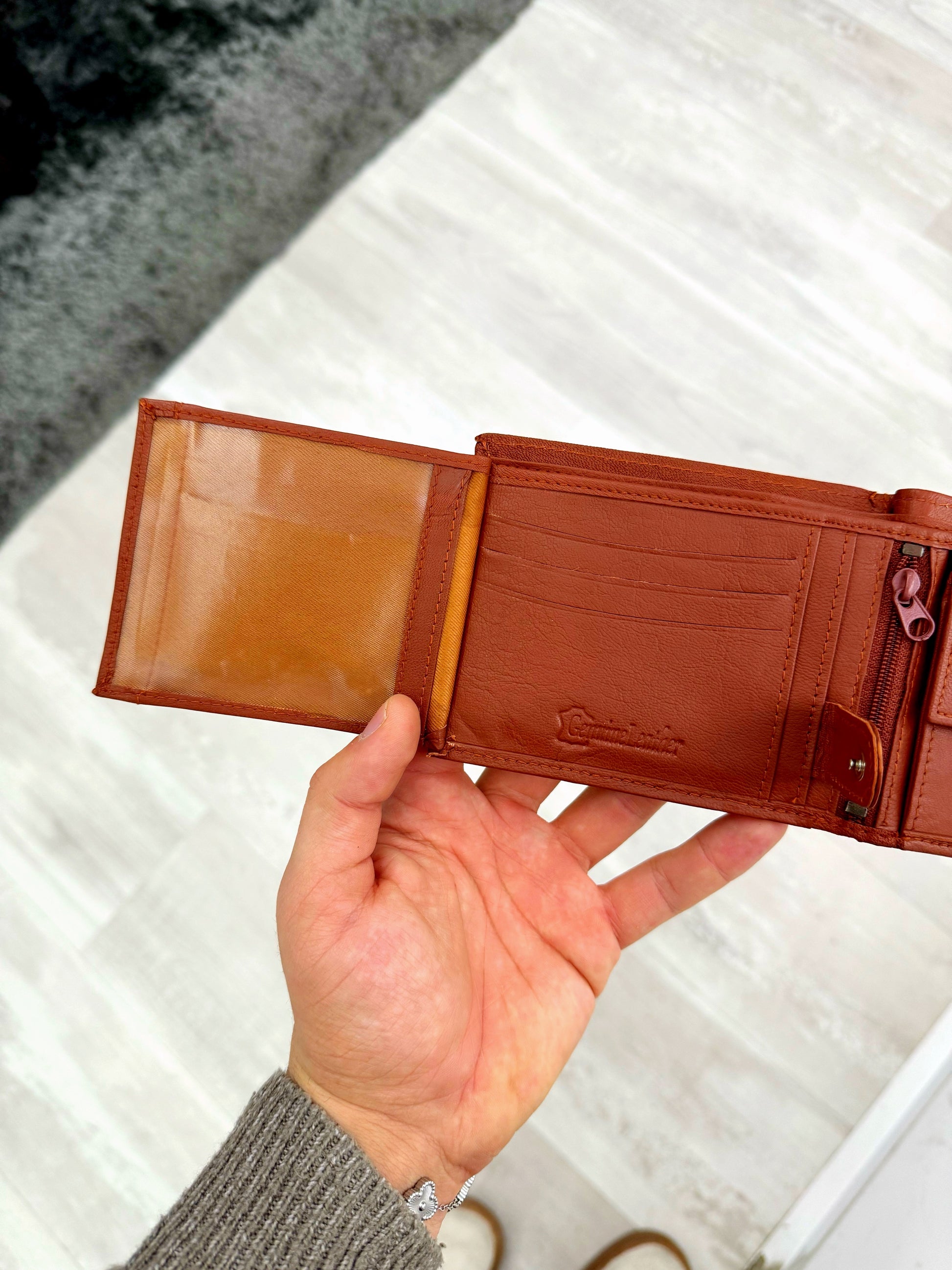 Carteira com mola e porta cartões removível | 2 Cores