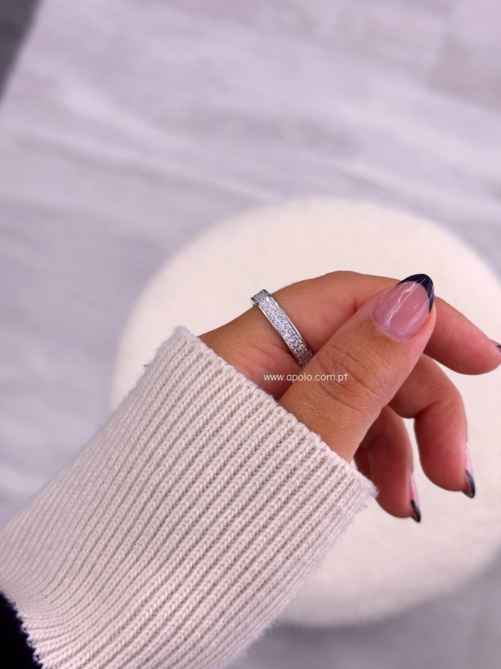 Anel delicado • efeito quadrado preenchido com brilhantes | Linha Premium