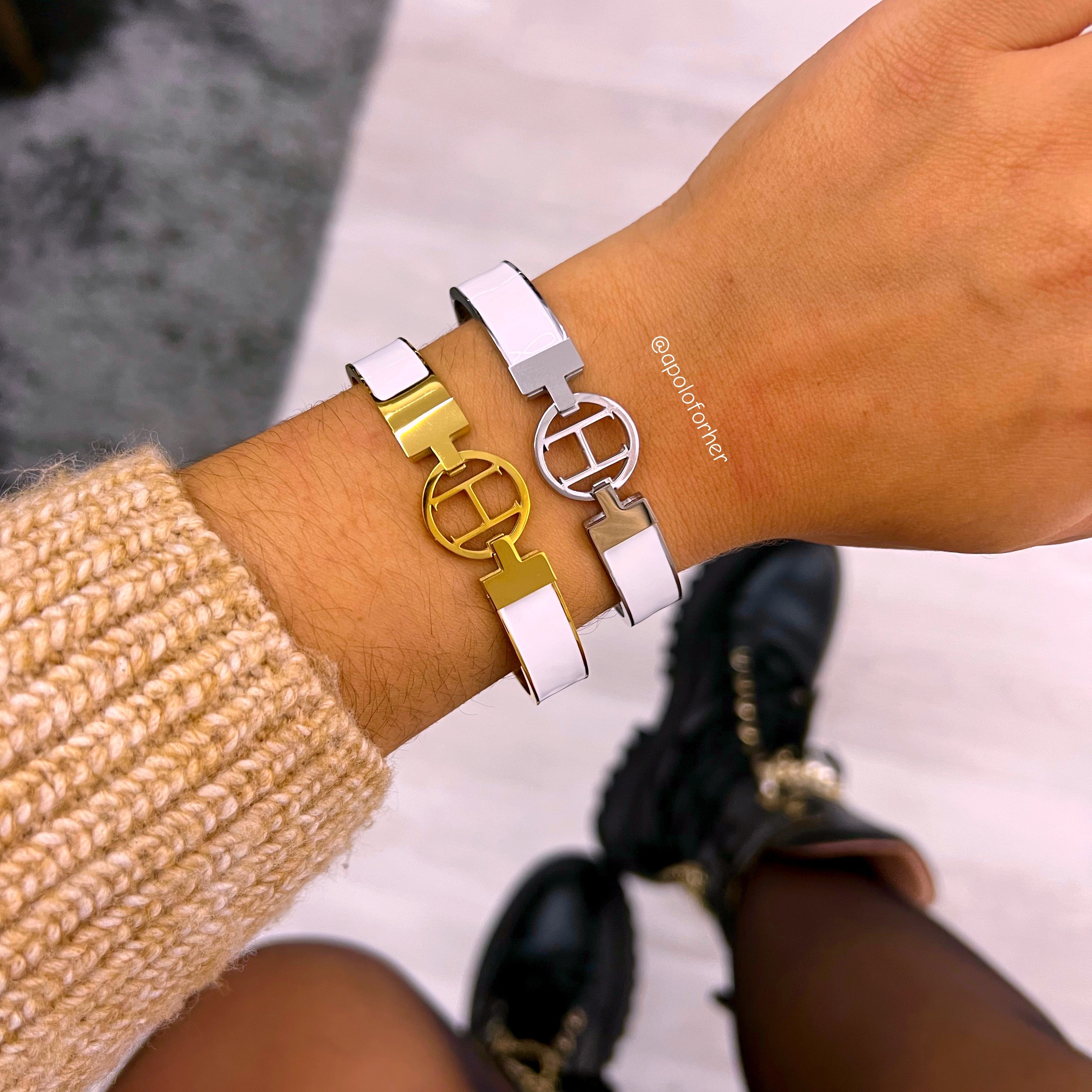 Pulseira rígida - escrava com esmalte e "H"