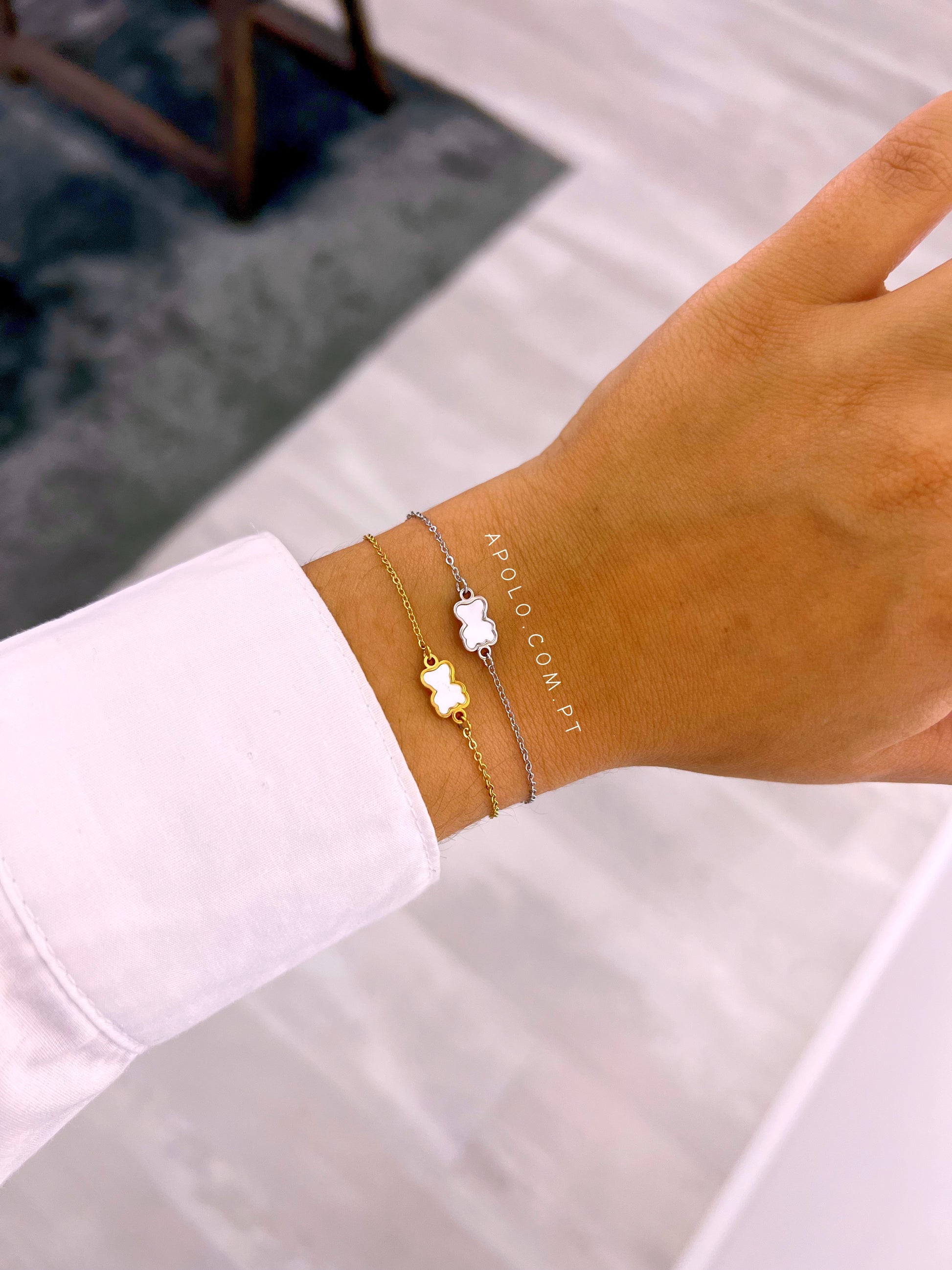 Pulseira com mini ursinho madre pérola | 2 cores