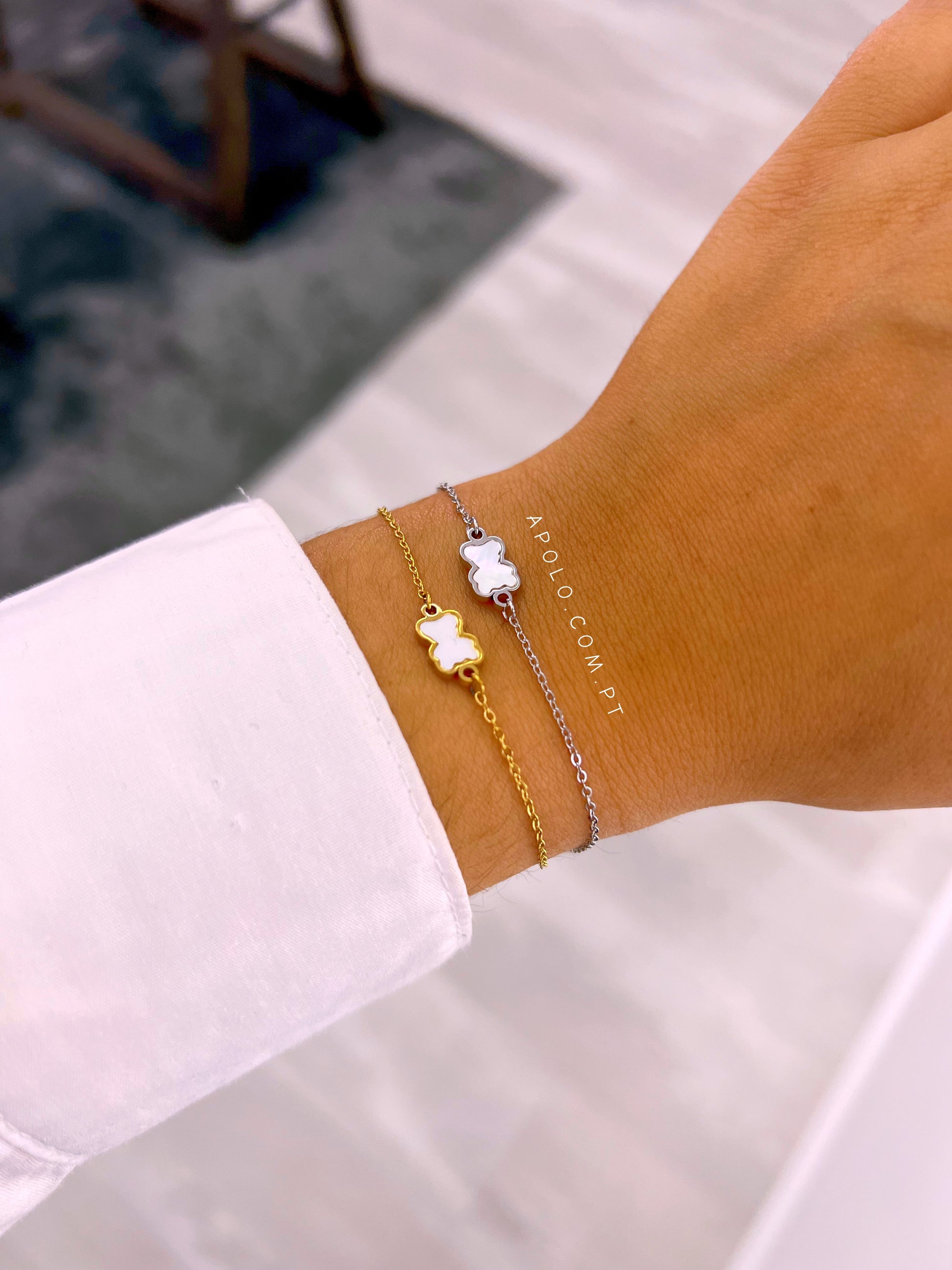 Pulseira com mini ursinho madre pérola | 2 cores