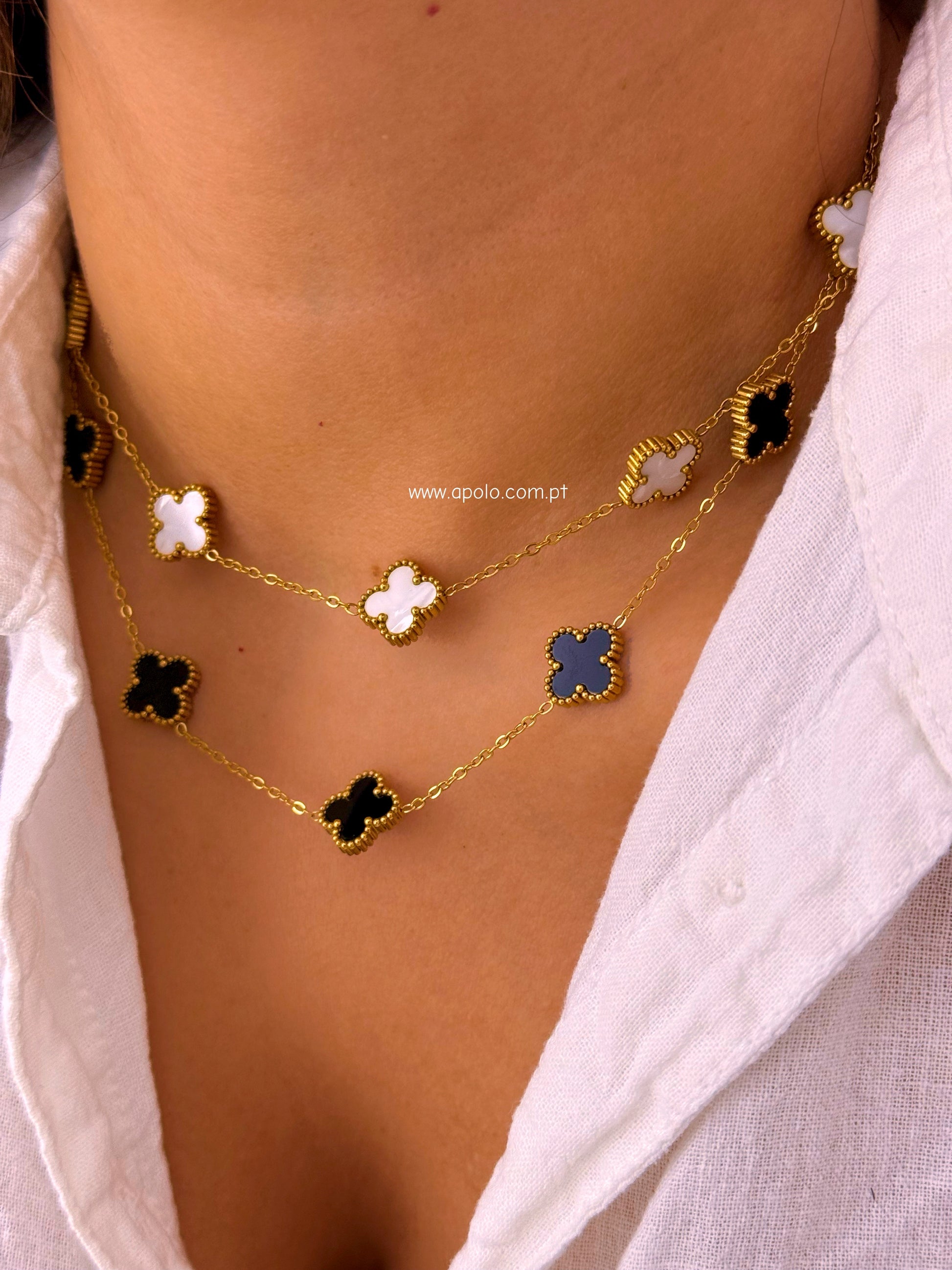 Colar 5 trevos base dourada | 2 Cores