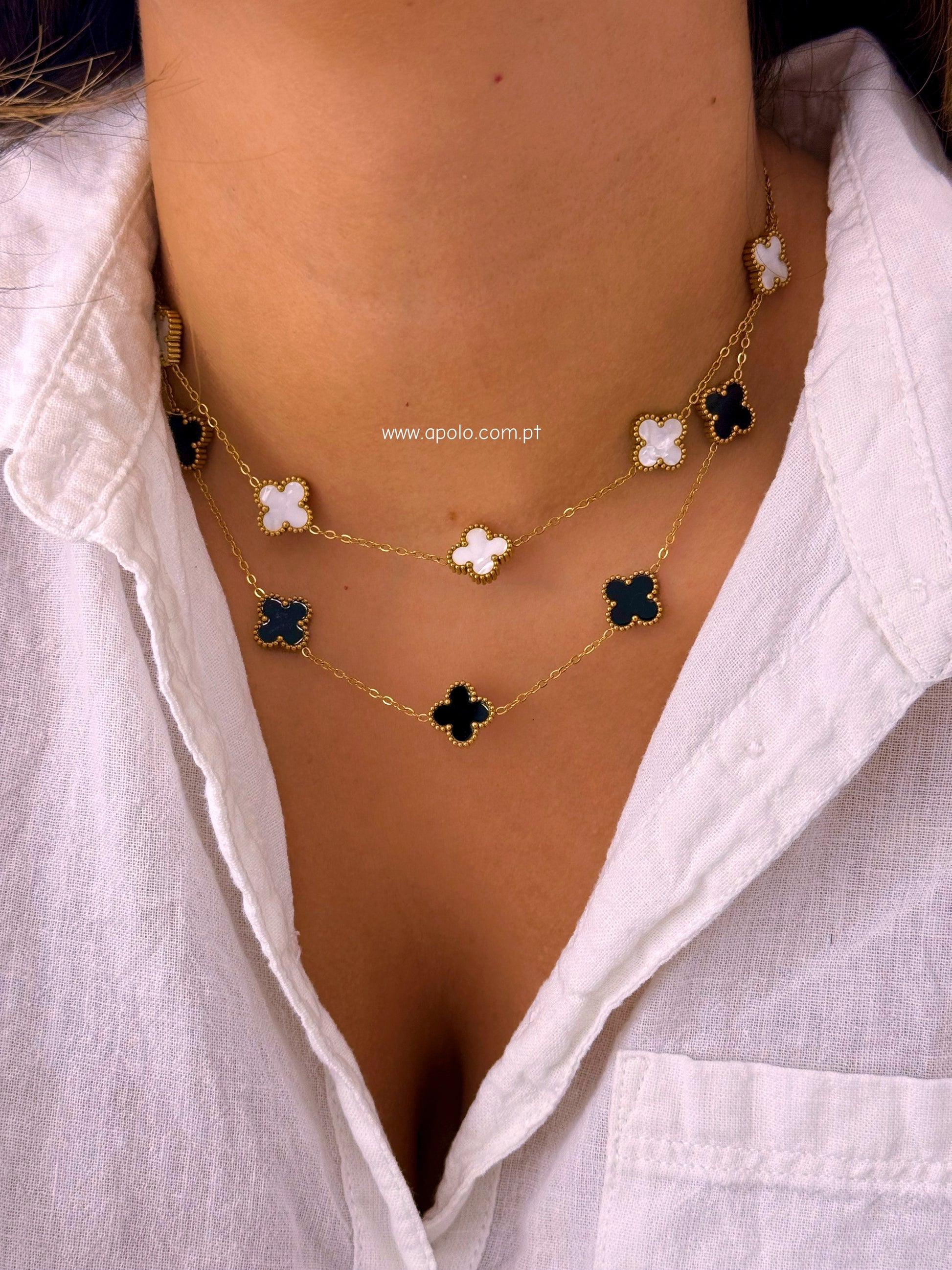 Colar 5 trevos base dourada | 2 Cores