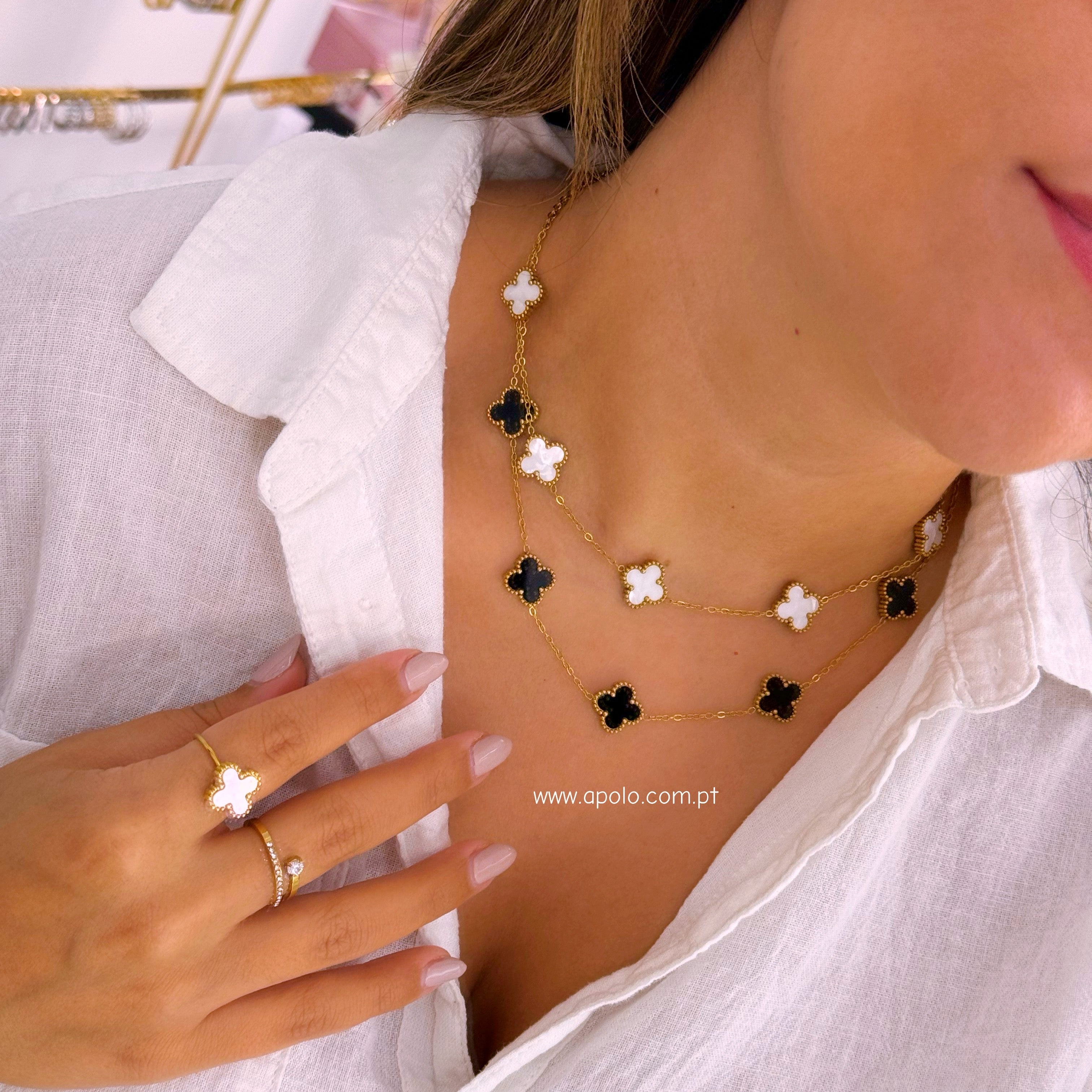 Colar 5 trevos base dourada | 2 Cores