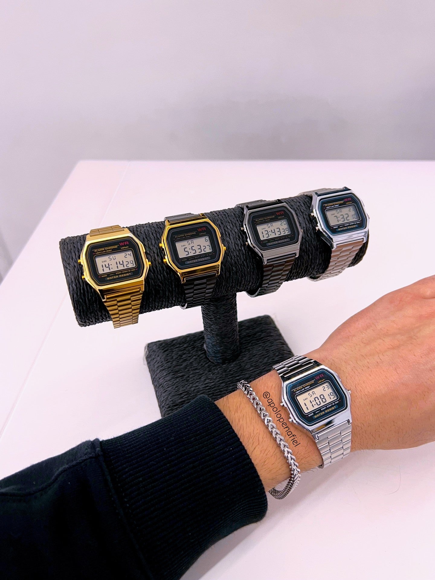 Relógio digital | Preto e Dourado