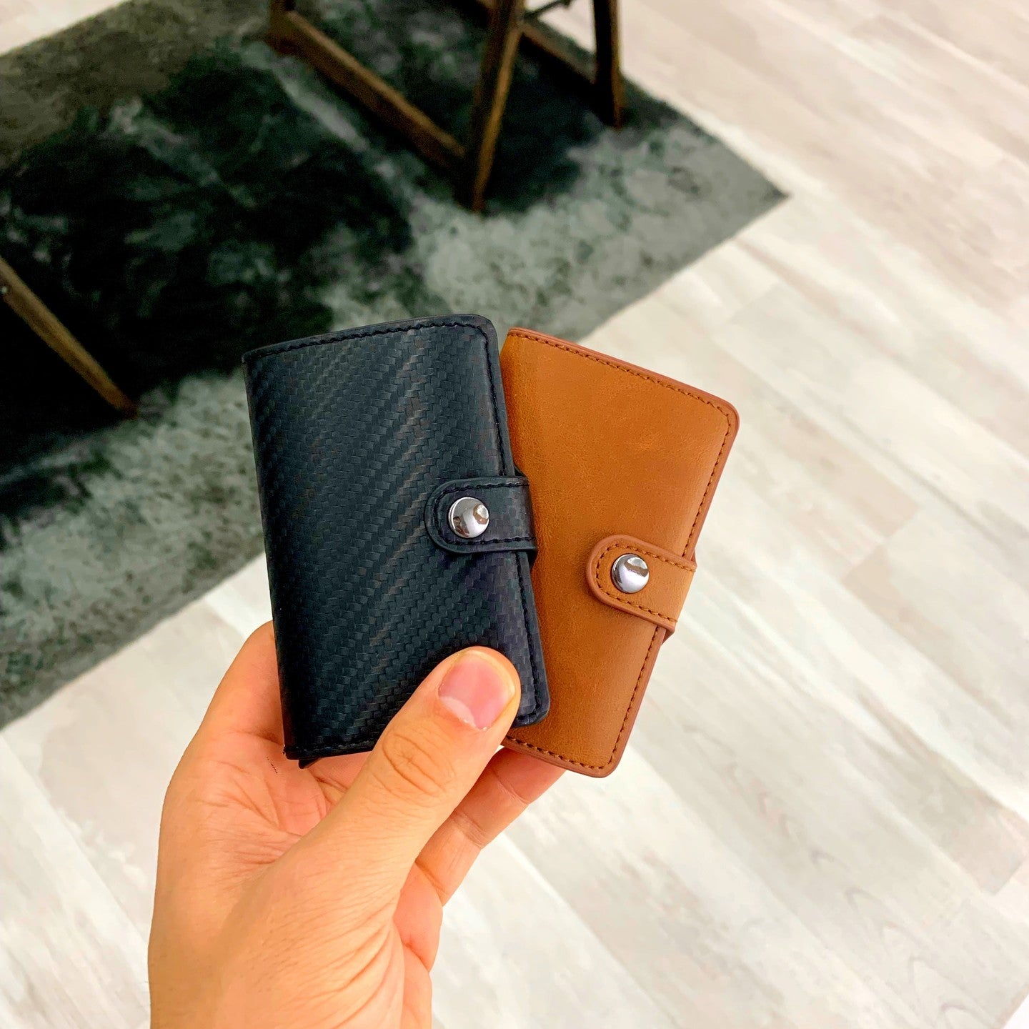 Porta cartões com fecho de mola