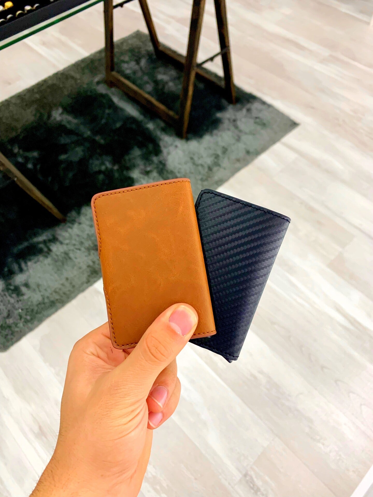 Porta cartões com fecho de mola