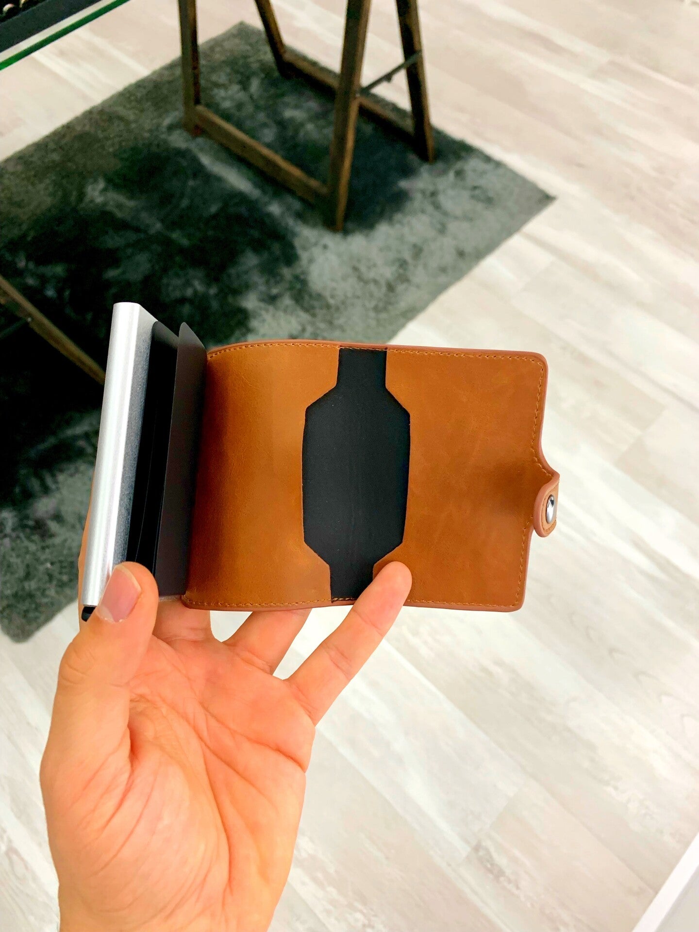 Porta cartões com fecho de mola