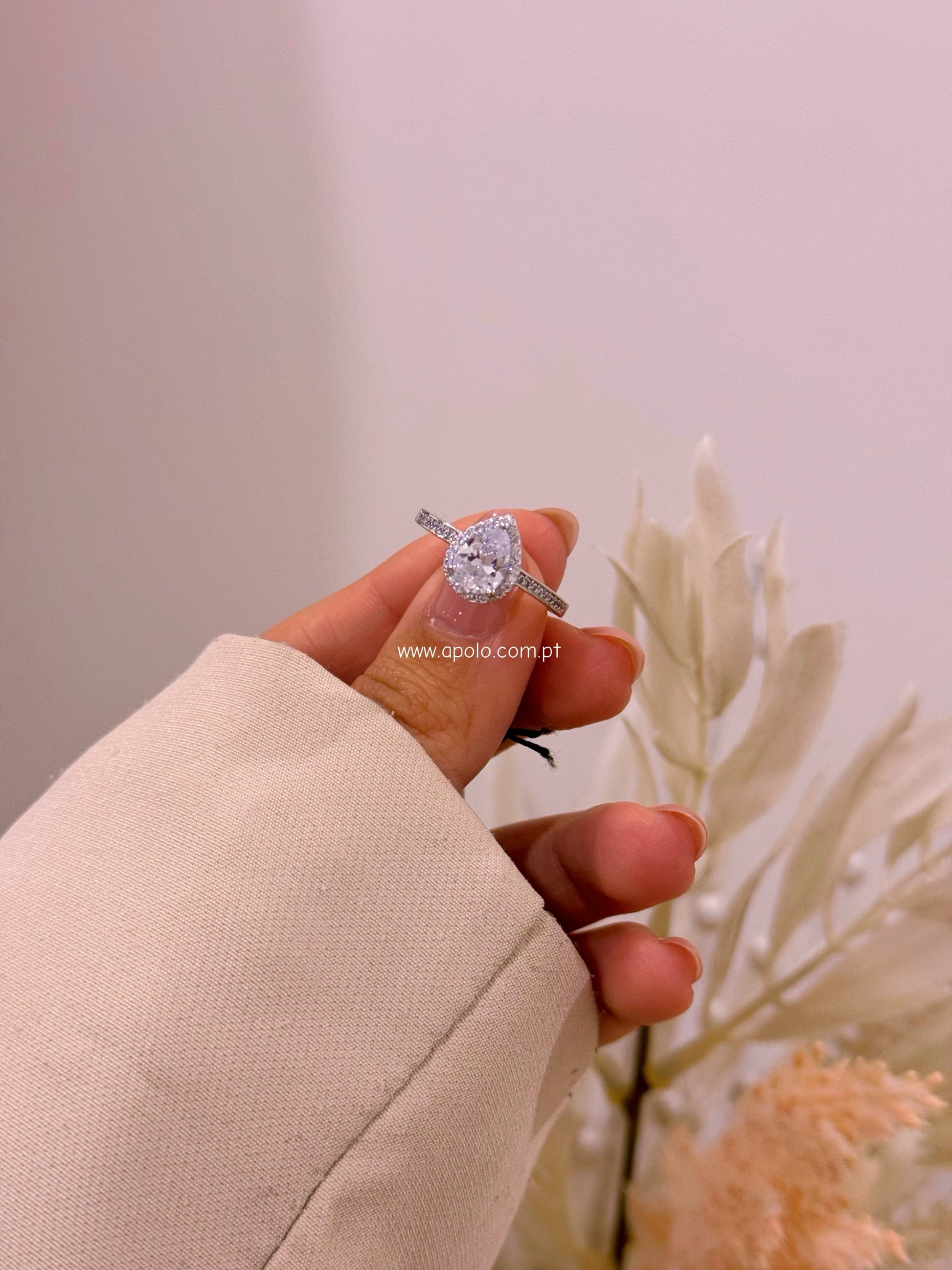 Anel delicado • solitário gota com brilhantes | Linha Premium