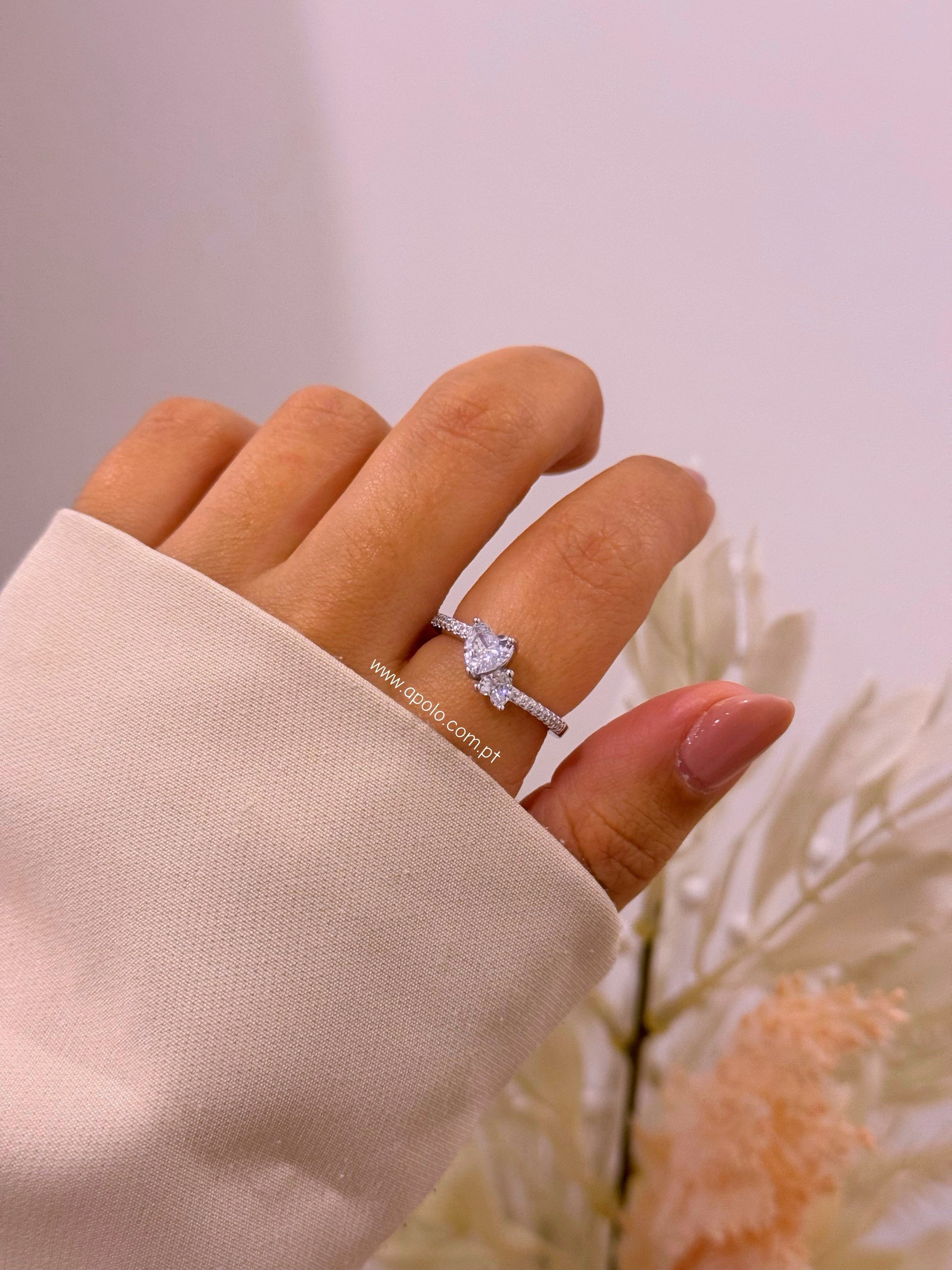 Anel delicado • coração duplo com brilhantes | Linha Premium