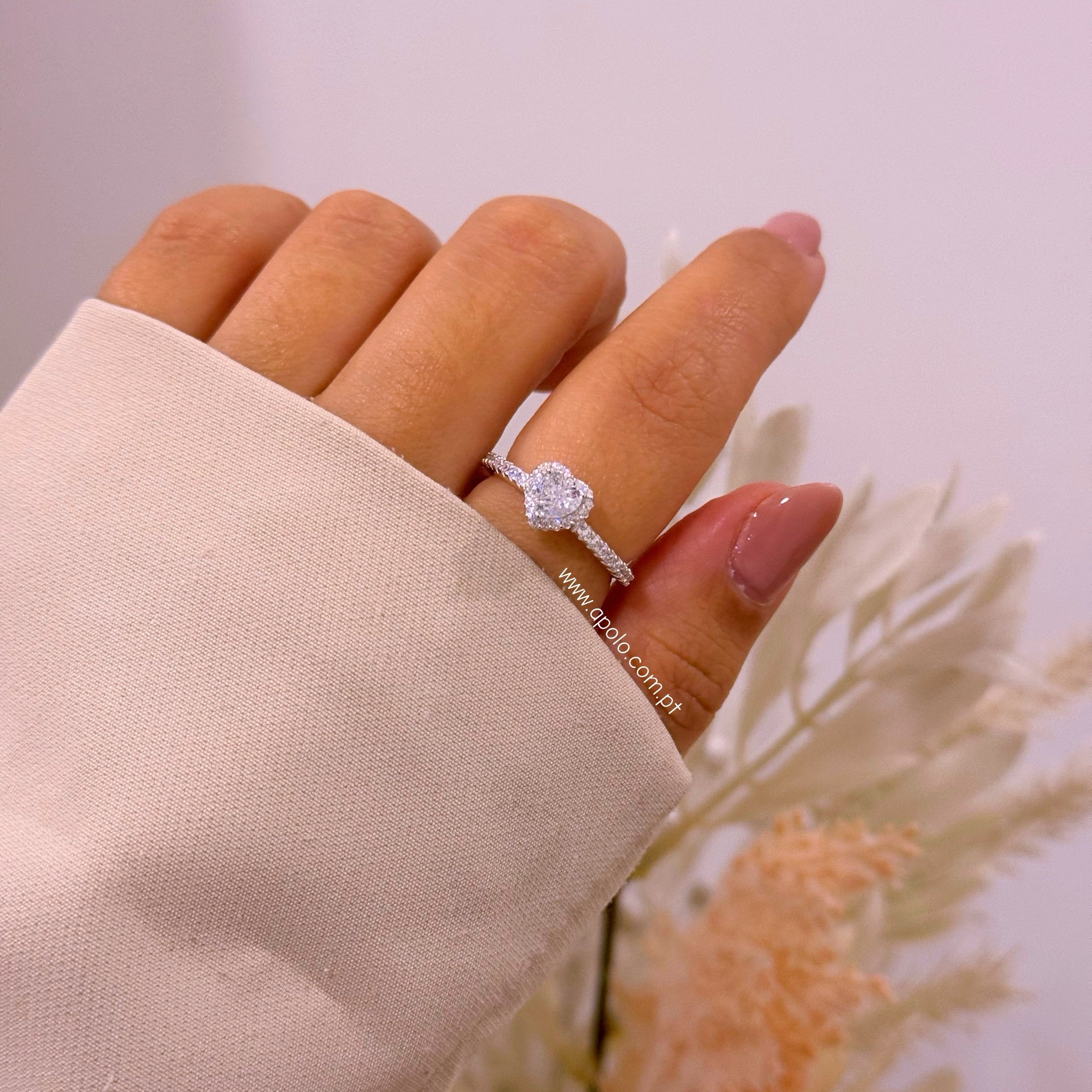 Anel delicado • coração preenchido com brilhantes | Linha Premium