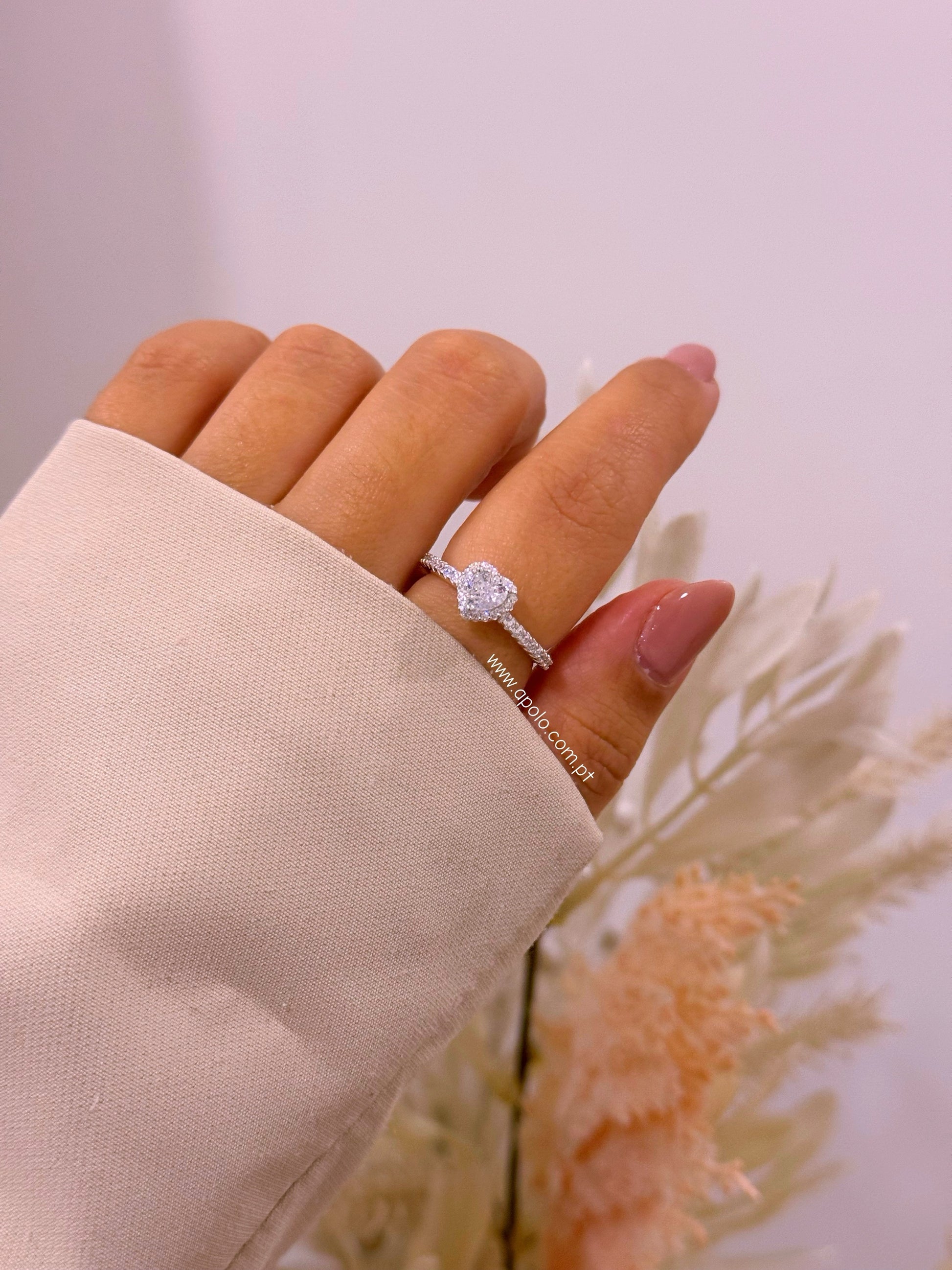 Anel delicado • coração preenchido com brilhantes | Linha Premium