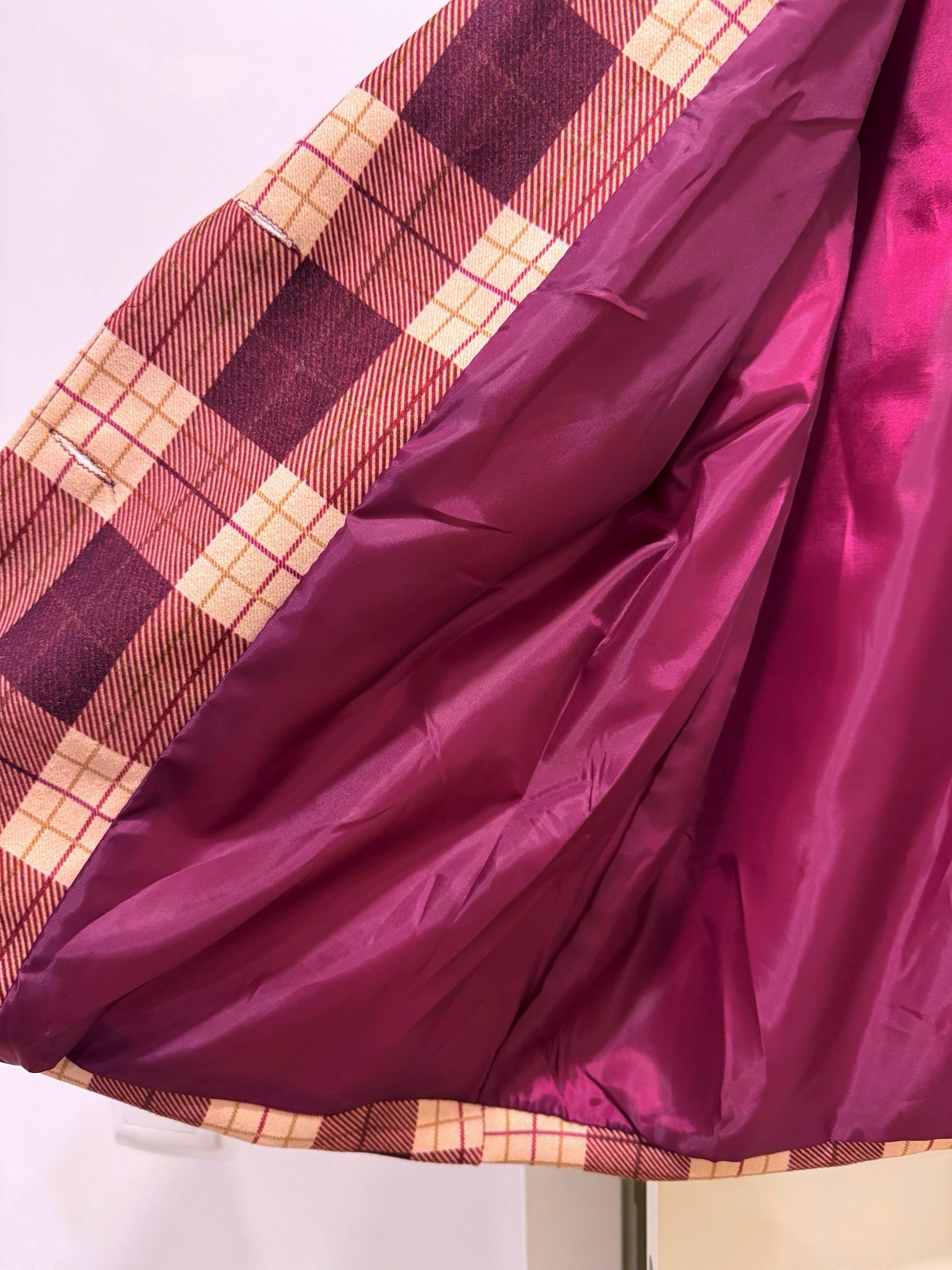 CONJUNTO 2 PEÇAS 🔥 • Blazer oversized e saia-calção | Padrão xadrez bordô