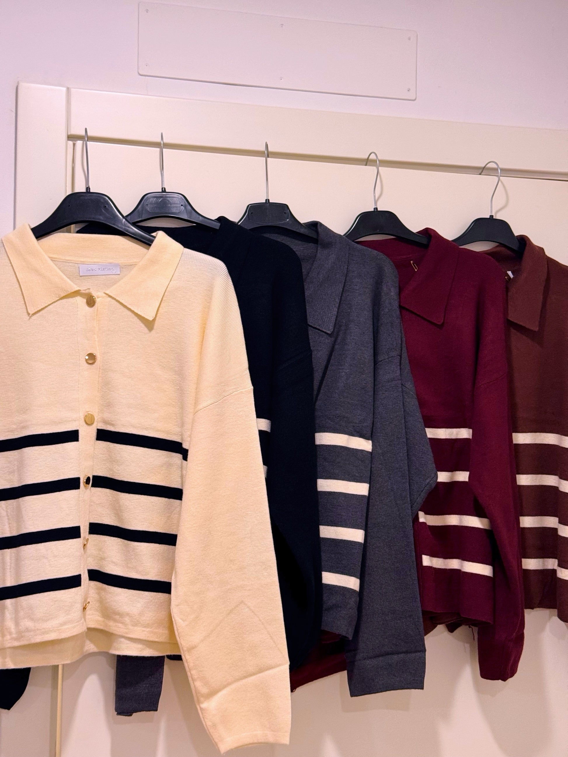 Camisola/Casaco com botões dourados e riscas - 5 cores