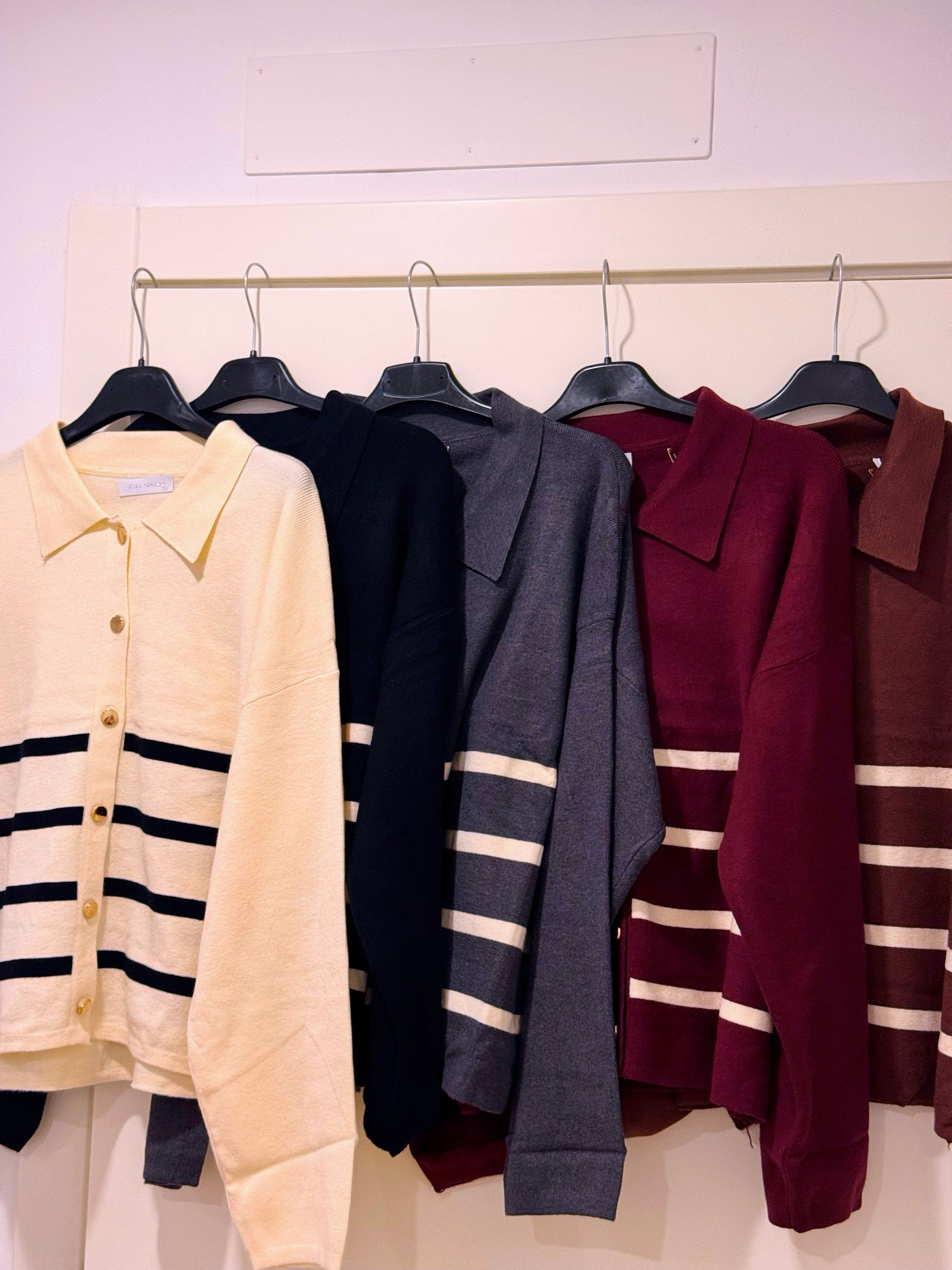 Camisola/Casaco com botões dourados e riscas - 5 cores