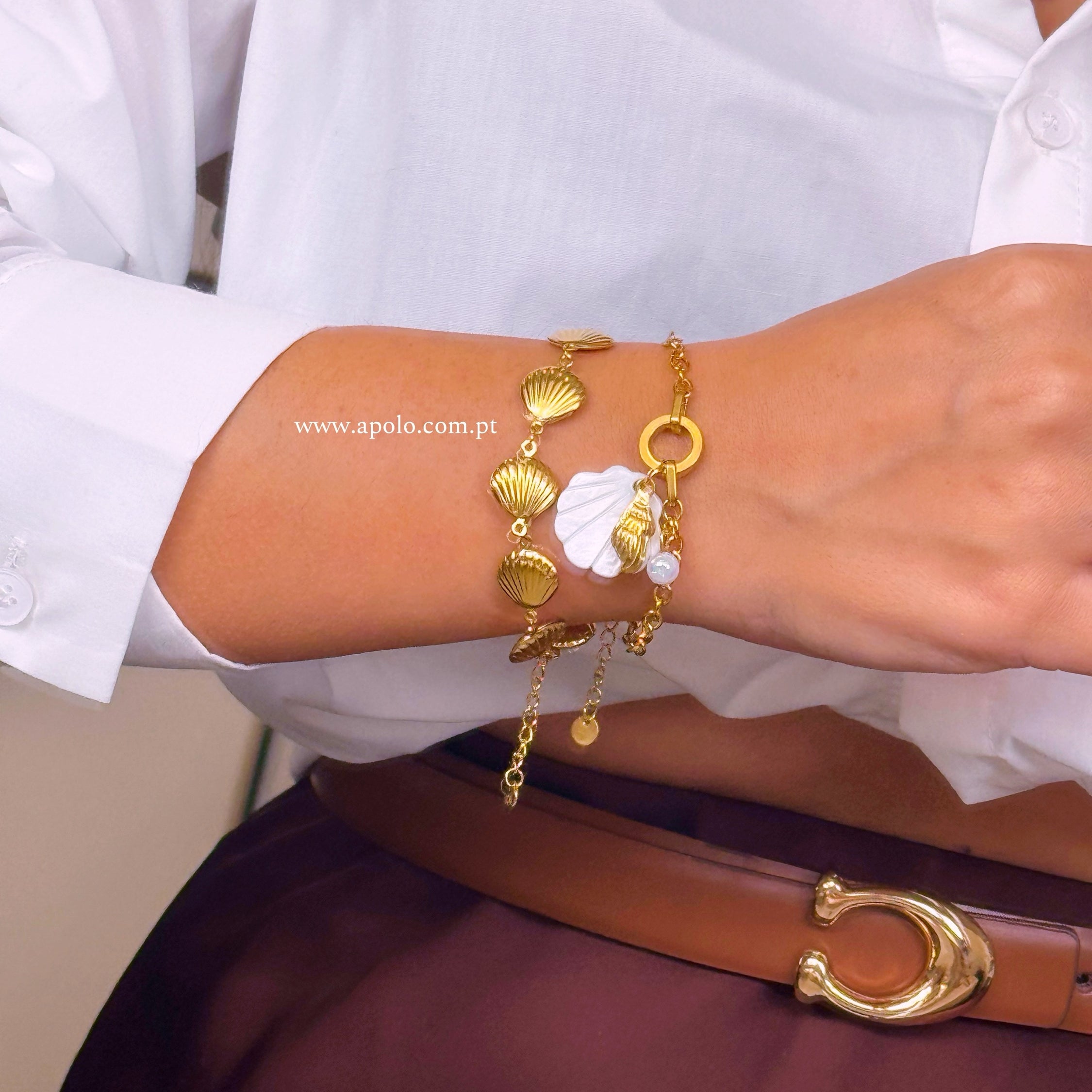 Pulseira de corrente com conchinha madre pérola, búzio e mini pérola | 2 Cores