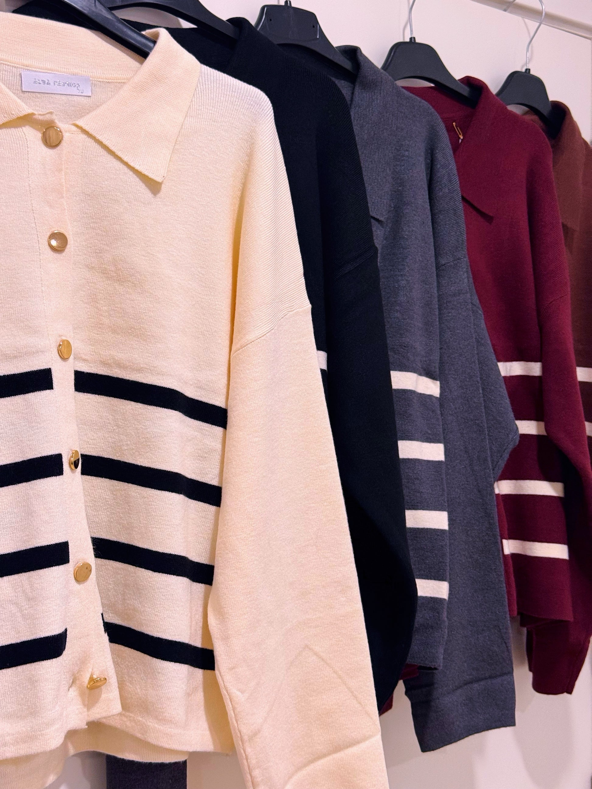 Camisola/Casaco com botões dourados e riscas - 5 cores