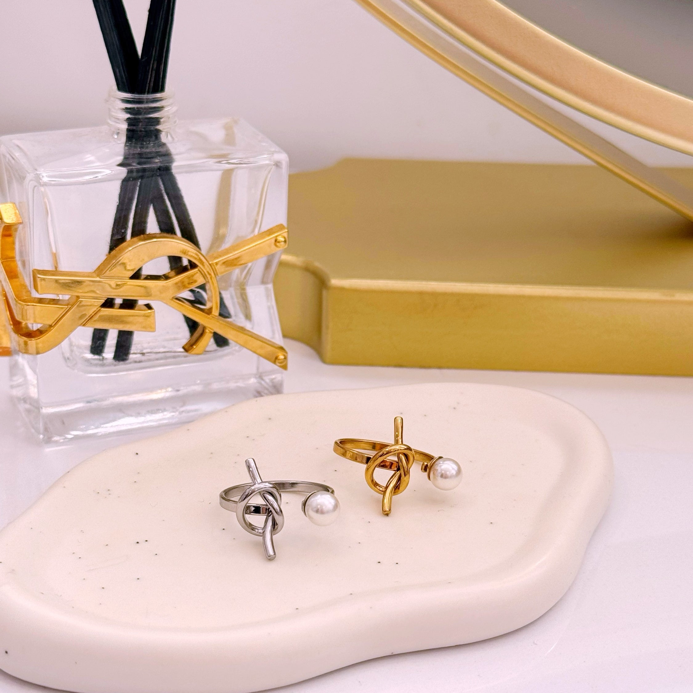 Anel ajustável efeito nó e pérola | 2 Cores