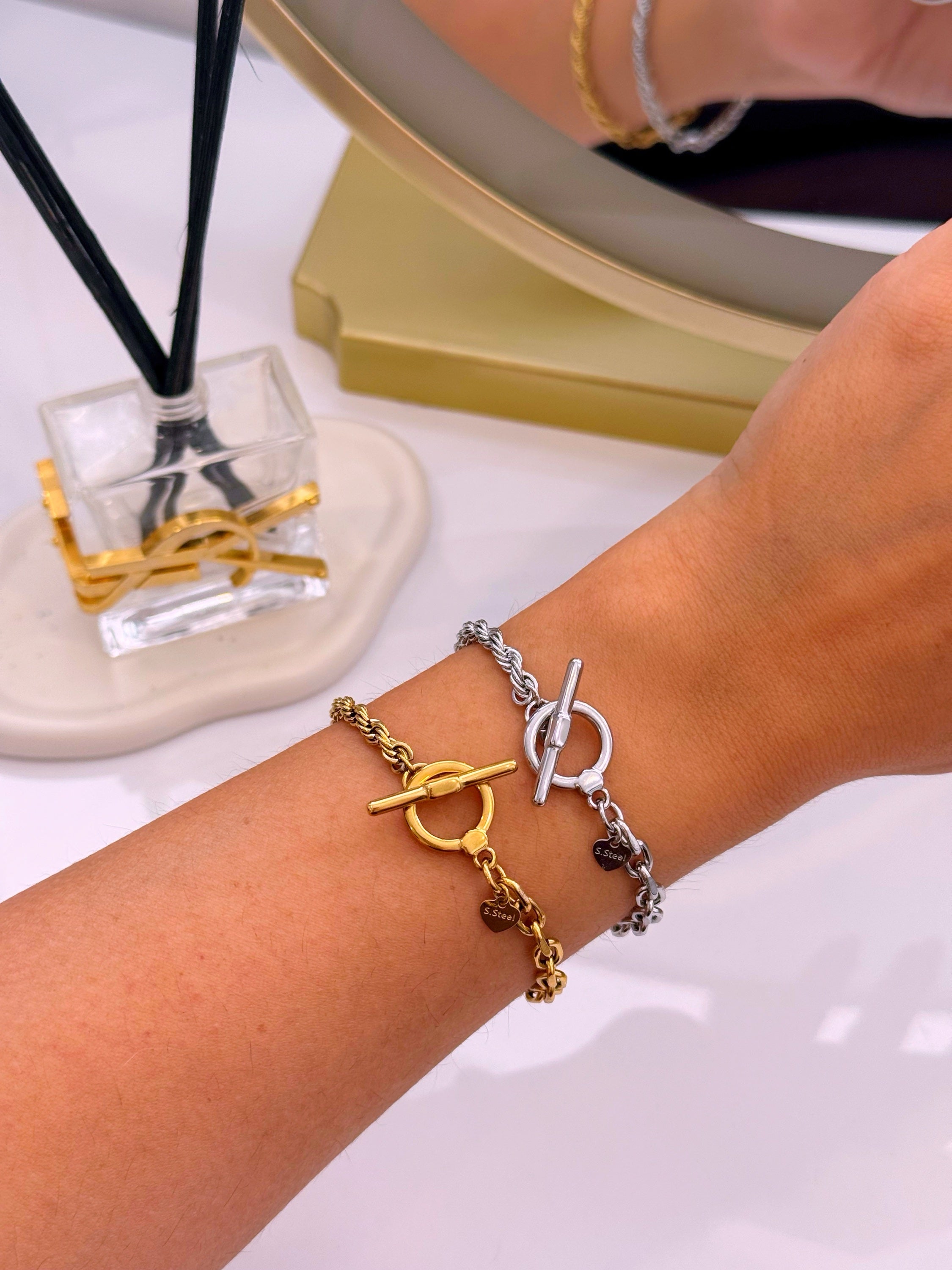 Pulseira com mix de malhas e fecho em T | 2 Cores