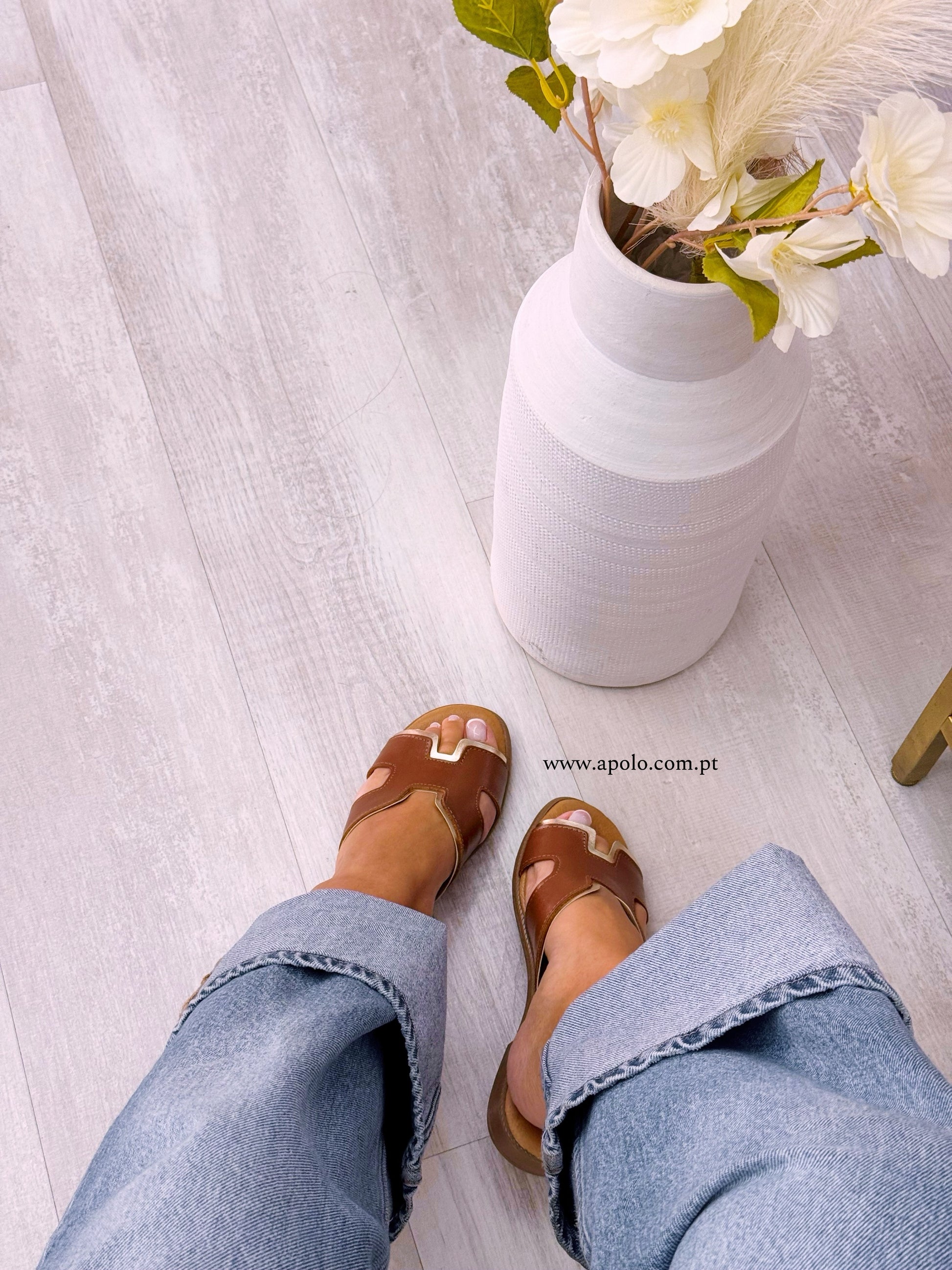 Chinelo com H em castanho e rebordo dourado | Fabrico Nacional